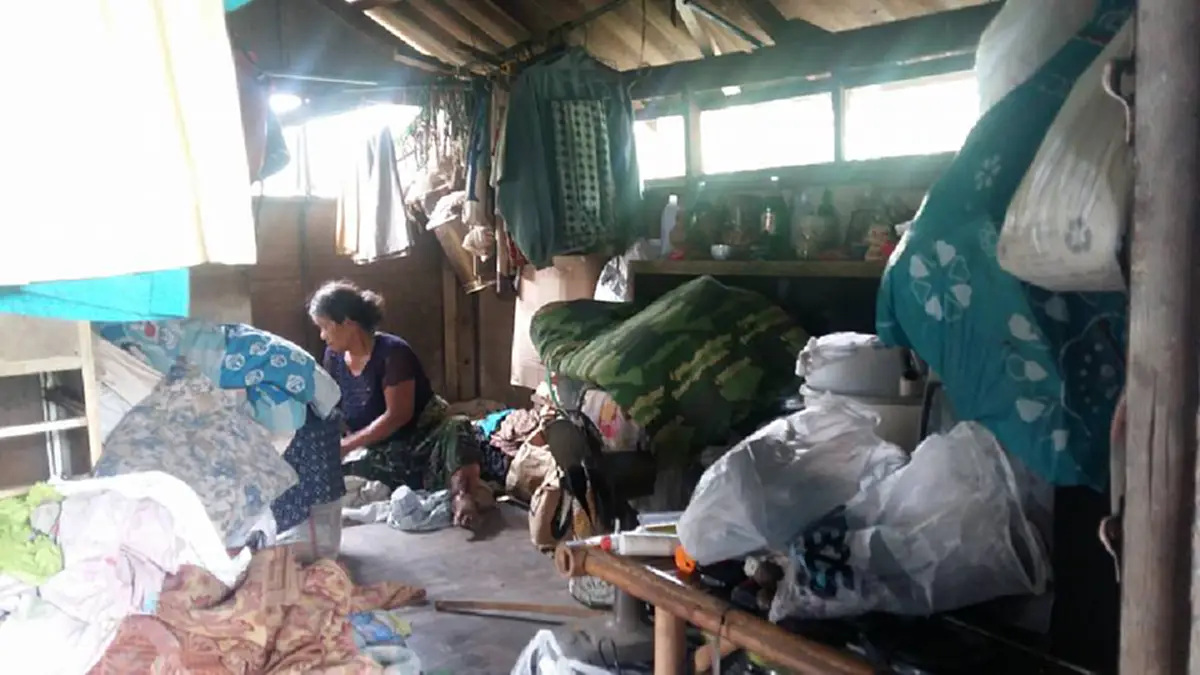 แม้มีไม่เท่าใครแต่ไม่เคยคิดขอทาน"ป้าพร"หญิงพิการสู้ชีวิตสุดใจบุญเลี้ยงดูสุนัขจรจัดอีก 7 ตัว 8 ชีวิตที่ต้องอดมื้อกินมื้อ วอนผู้ใจบุญช่วยเหลือ