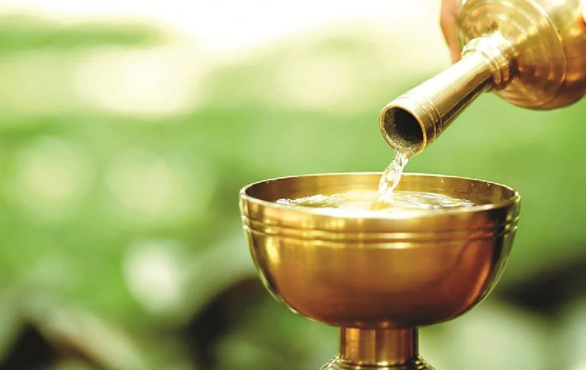 กระจ่างสักที!! ความหมายที่แท้จริง เวลาทำบุญเสร็จแล้ว ทำไมเราต้องกรวดน้ำ แล้วทำไมจึงต้องใช้น้ำเป็นสื่อในการอุทิศส่วนบุญกุศล?(รายละเอียด)