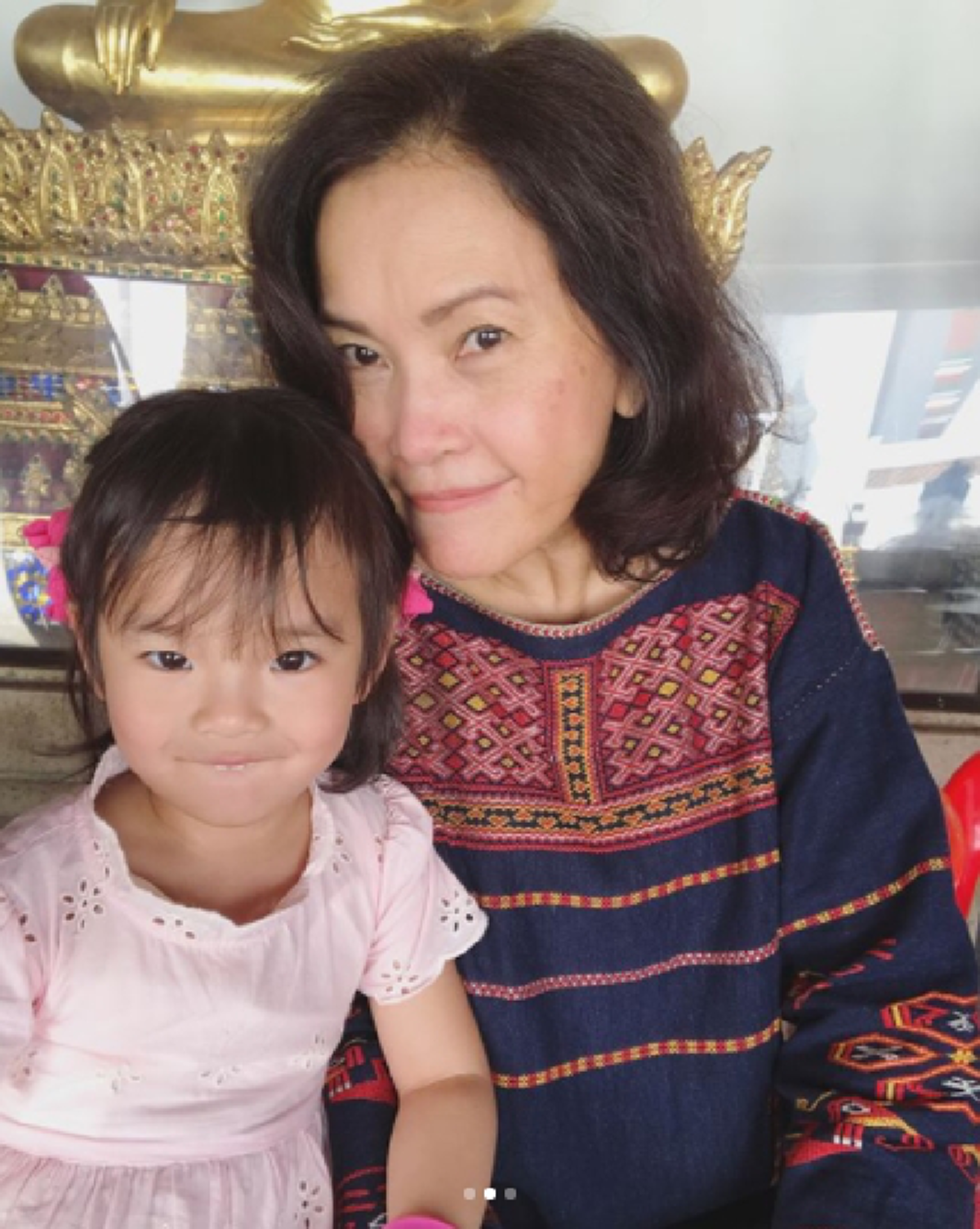 สวยทั้งคุณแม่คุณลูก!! "แอฟ" พา "น้องปีใหม่" ทำบุญเลี้ยงพระ ในวันเกิดครบ 3 ขวบ พร้อมขอบคุณทุกคำอวยพรของทุกท่าน #น่าเอ็นดู