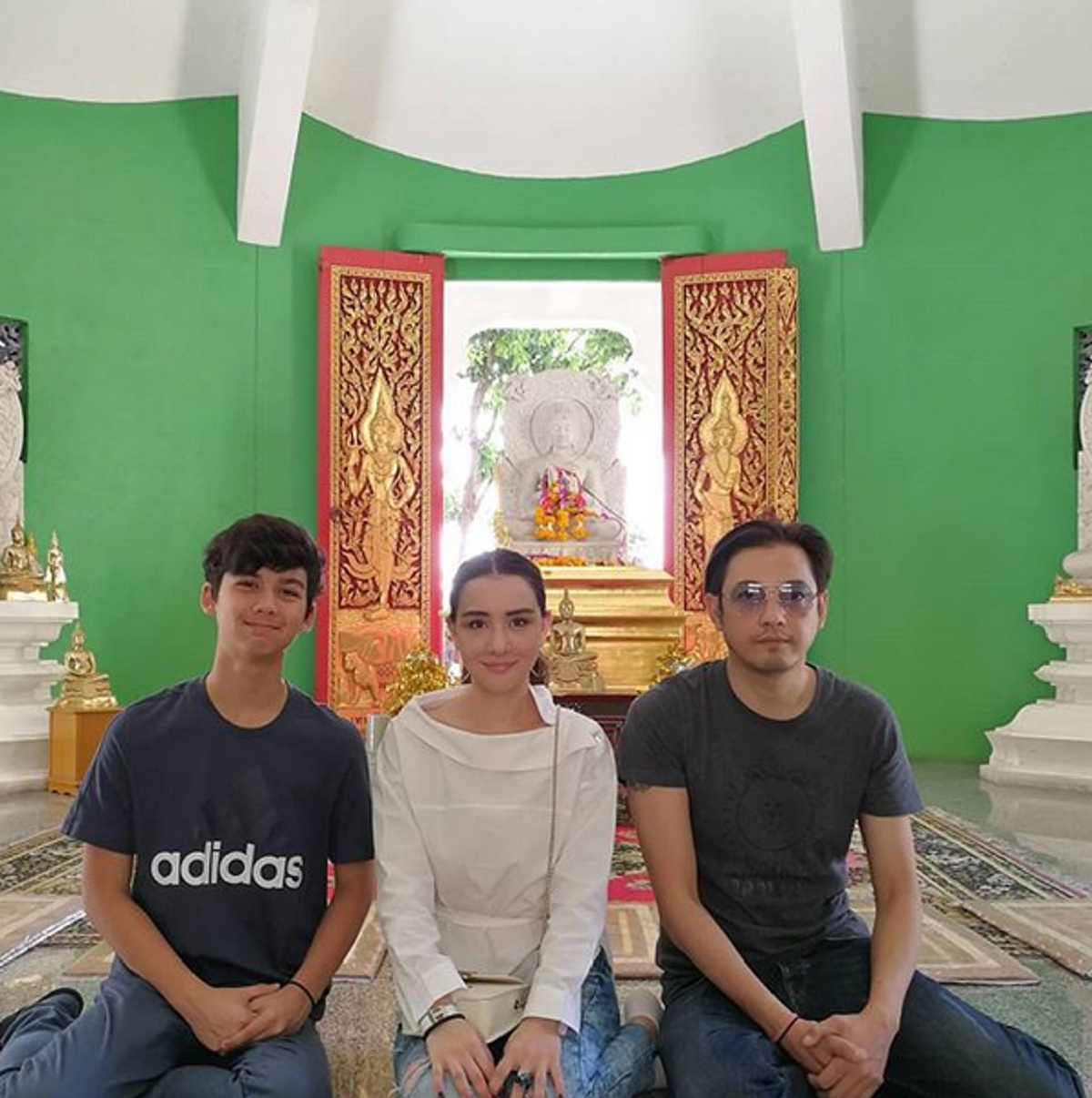 อิ่มทั้งบุญ...อิ่มทั้งใจ!! คู่รักสุดหวาน "ศรราม - นิโคล" พร้อมด้วย "น้องทิกเกอร์" ทำบุญไหว้พระขอพร ขึ้นปีใหม่ 2561 #งานครอบครัวสุดๆ