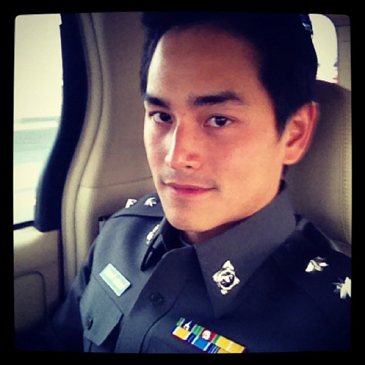 #ไม่เคยรู้มาก่อน!! 8 ดาราดังที่มีอาชีพ "ทหาร ตำรวจ" บางคนมียศระดับสูง ทำแฟนคลับอึ้ง สตั๊นไป 10 วิ อย่าได้แหยมเชียว !! (ชมภาพ)