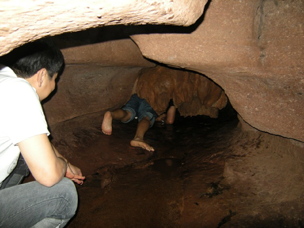 ดูให้เห็นกับตา !!  เส้นทางลี้ลับ สู่ประตูเมืองบาดาลของพญานคราช !! ไม่น่าเชื่อนี่คือสภาพข้างในที่เห็นแล้วขนลุกทันที !! (ชมภาพ)