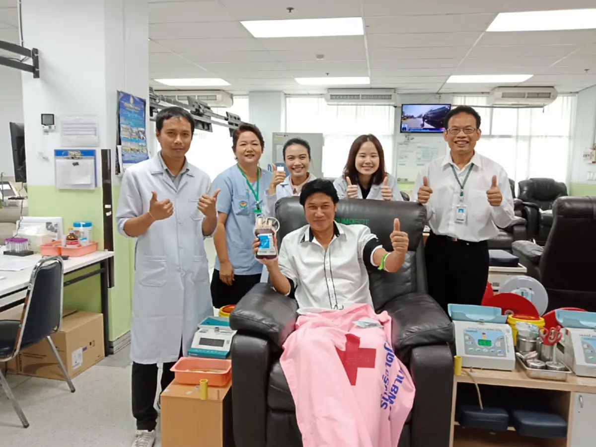 บุญชะตา...เด็กสาวนอนป่วยมะเร็งรพ.เห็นเชษฐ์ สไมล์ฯโพสต์FBมาบริจาคเลือดกรุ๊ป-รพ.เดียวกัน สุดดีใจเคยขึ้นเวทีประกวดร้องเพลงวัดที่พี่เชษฐ์เป็นกก.