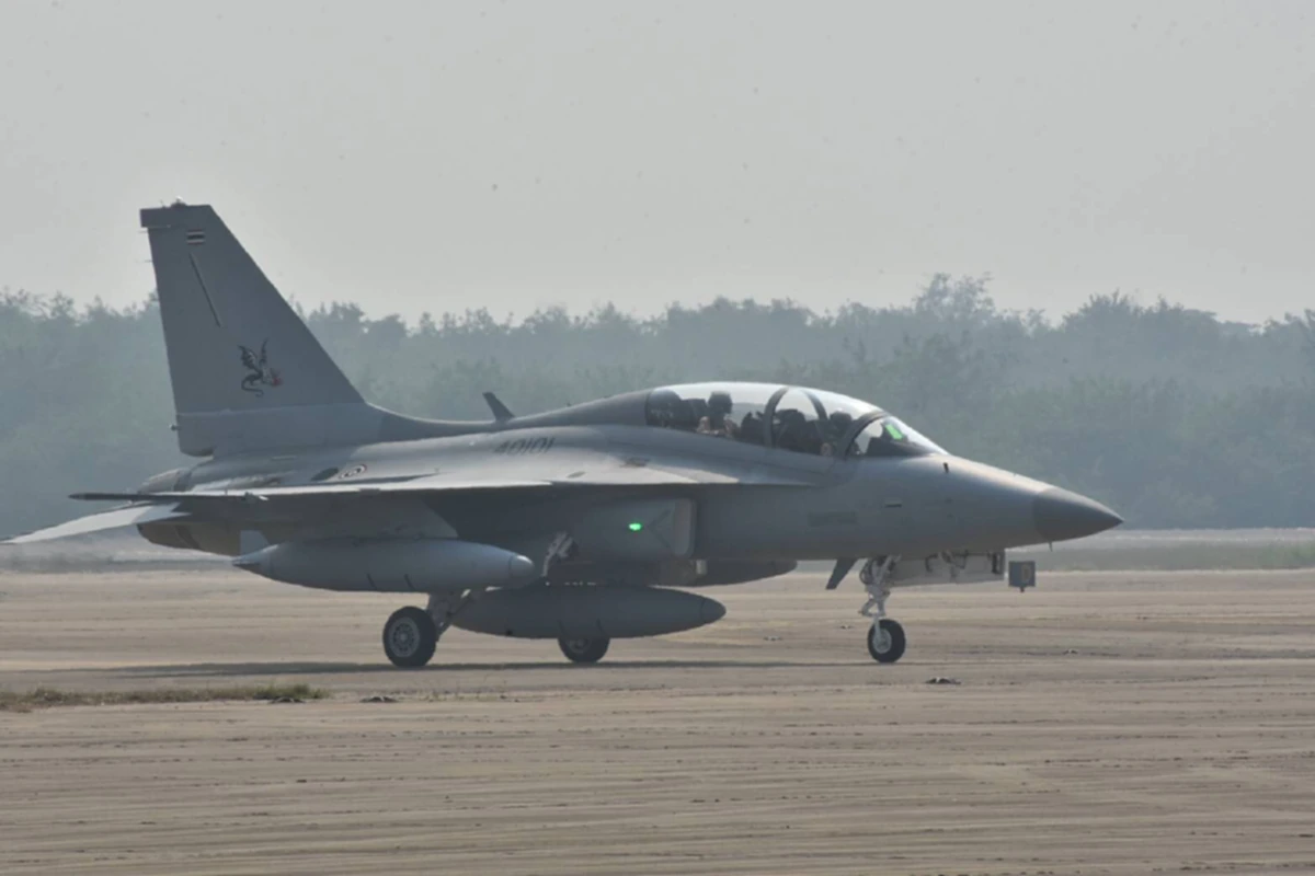 โว้ววว!! 4 นักบินเกาหลี รุ่นลายคราม บินมาเอง ส่งT50TH ให้ ทอ.ไทย 2 เครื่องแรกถึงไทย เข้าฝูงบิน มังกรไฟ..