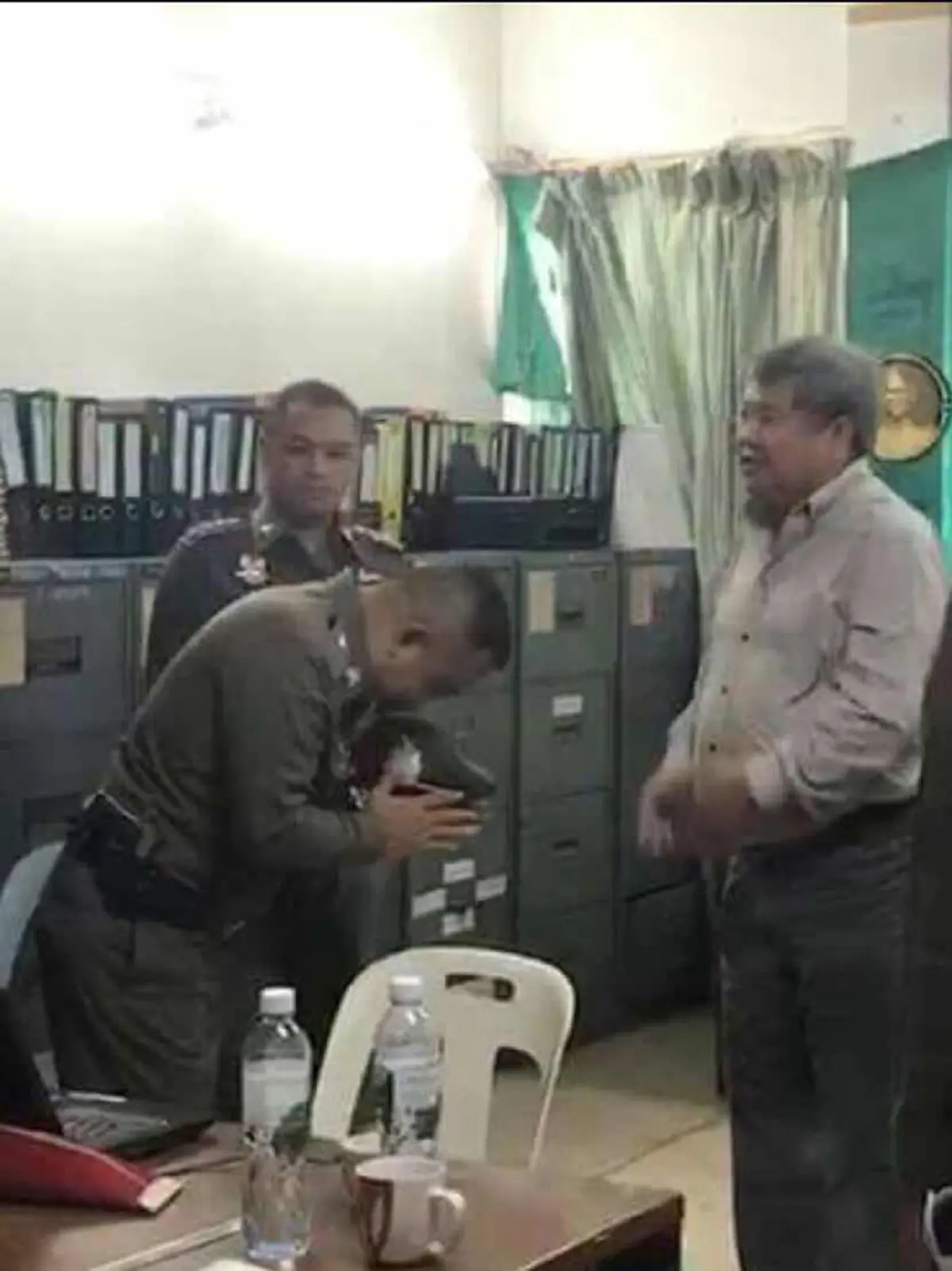 ตอกกลับอย่างเดือด !! "ศรีวราห์" โต้ "ศรีสุวรรณ"...ขยี้เพื่ออะไร ยกมือไหว้ใครสำนวนก็ไม่เปลี่ยน  ! (มีคลิป)