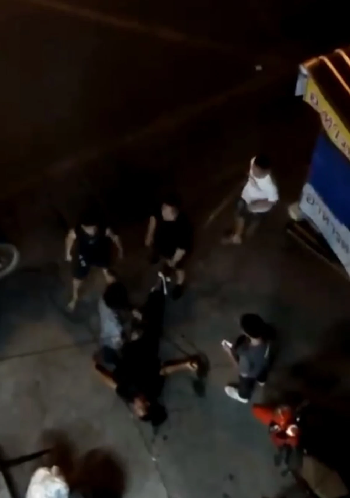 !!! "" สุดท้ายโดนกระทืบยับ (มีคลิป)
