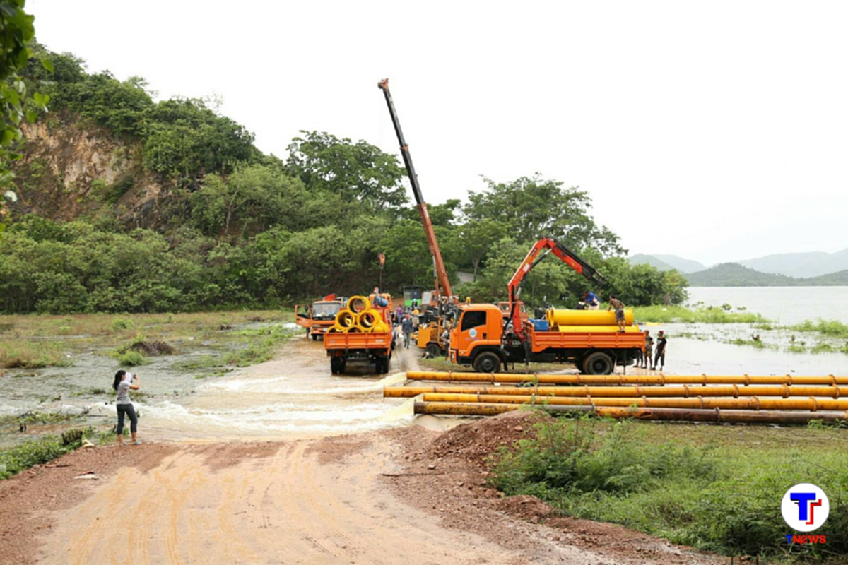 จับตาสถานการณ์ น้ำล้น "เขื่อนแก่งกระจาน" ส่งผลกระทบเพชรบุรีเป็นวงกว้าง สั่งอพยพคน 5 อำเภอ คาดท่วมยาว 1-2 เดือน