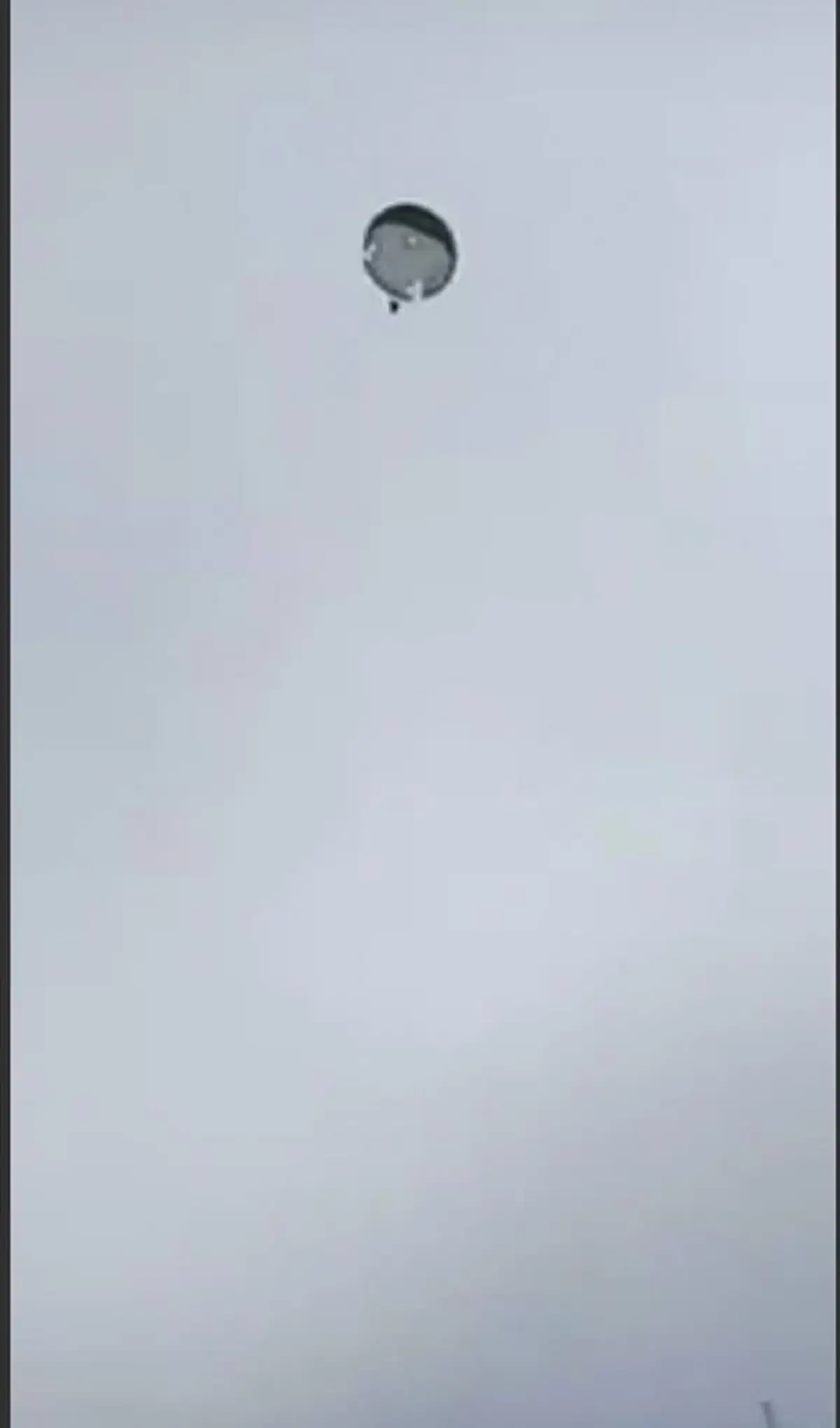 สดๆดูกันเลย! คลิปตำรวจพลร่ม กระโดดร่มจากฮ. สู่เบื้องล่าง เสียวระทึกร่วงต้นไม้