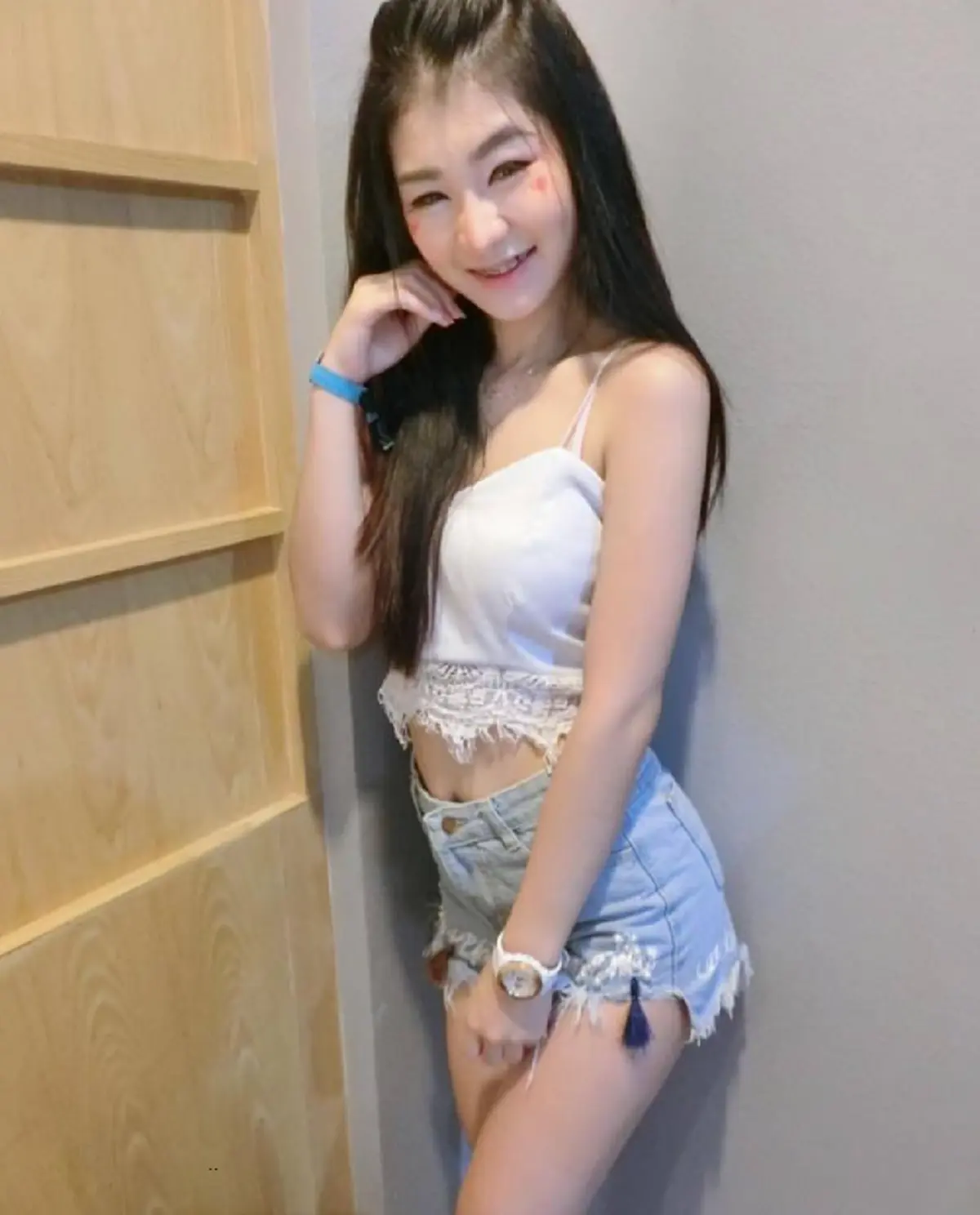 โซเชียลแทบแตก!! "น้อง ใบเตย" เพลงที่มีงูออกมา ขึ้นเขียงอัพไซส์หน้าอก! ชาวเน็ตอึ้ง! ลูกตาแทบทะลัก (คลิป)