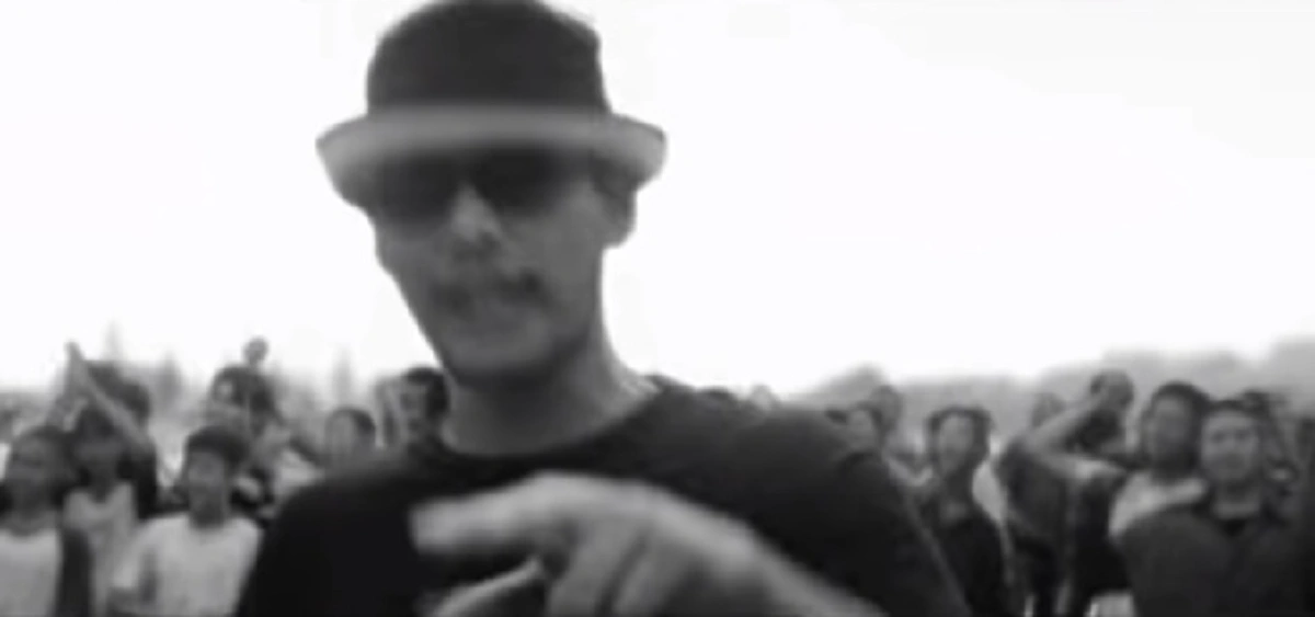 ฟังแล้วเดือด! ภริยาผบ.ซีลซัดแรงแร๊ปประเทศกูมี ล้างสมองด้วยเพลง เรื่องดีๆไม่เอามาพูดว่ะ?