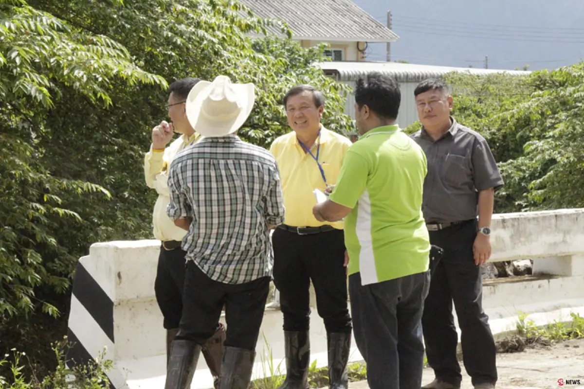 #ยิ้มกันออกแล้ว!! "ชาวนาแม่สาย" ต่างพอใจกับการเยียวยาจากรัฐ หลังรับน้ำเต็มๆ เข้านาตัวเอง หวังช่วย "ทีมหมูป่า" ทั้ง 13 ชีวิต !!