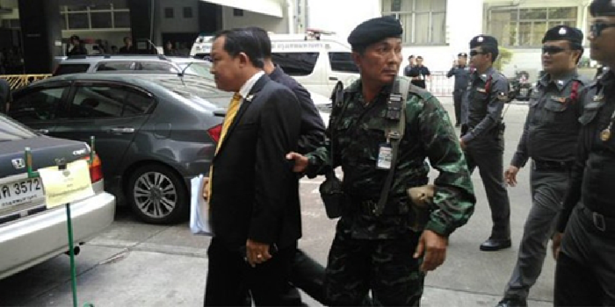 ด่วน!!! ทหารรวบ“ศรีสุวรรณ” ขณะยื่นหนังสือ“นายกฯ”ตามหา“หมุดคณะราษฏร” สะพัด!!!หิ้วเข้าค่าย“ร.1รอ.”(รายละเอียด)