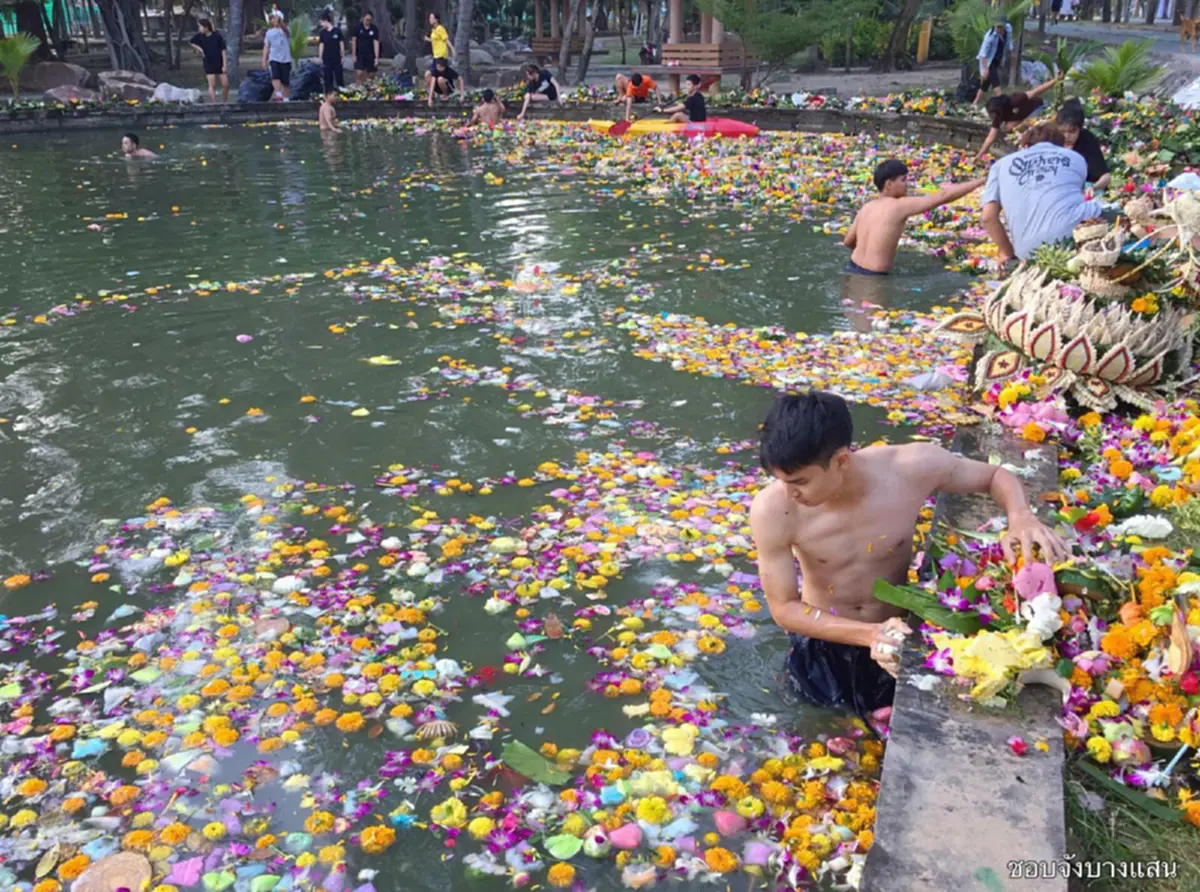 นักศึกษา"มหาวิทยาลัยบูรพา" โชว์ซิกแพค เคลียร์กระทง ไม่อยากให้พระแม่คงคาบอบช้ำ!