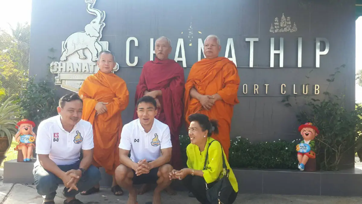 สานฝันลูกหลานไทย! "เมสซี่เจ"ทุ่ม 40 ล้าน เปิดศูนย์ฝึกฟุตบอลเยาวชน เผย"พอตื่นมาเราเห็นสนามของตัวเองจะรู้สึกหายเหนื่อย"!(คลิป)