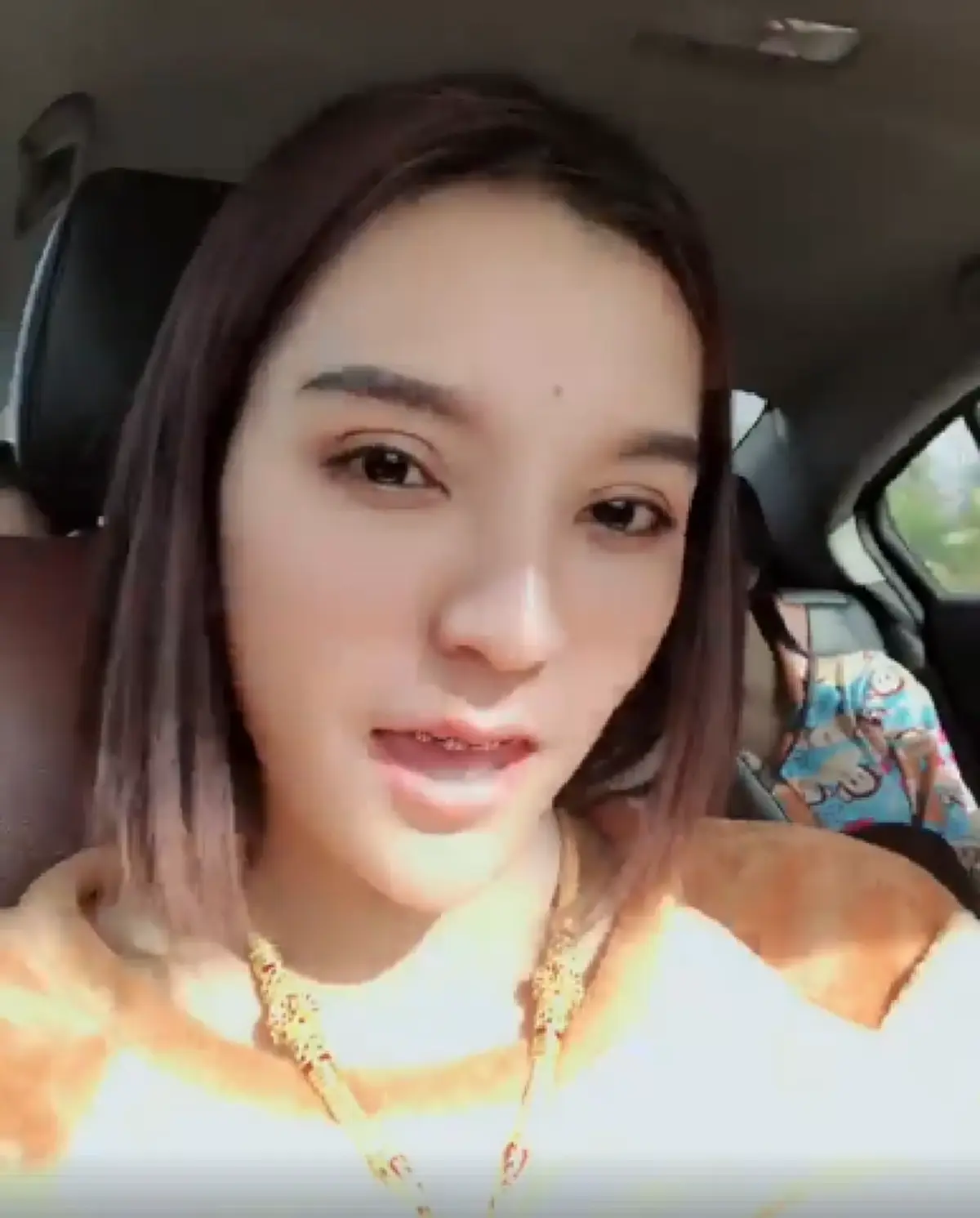 เมียหลวง ผัว 1 เมีย 4 อัดคลิปให้ดูแบบชัดๆ หลังดราม่าหนัก หน้าจริงไม่ตรงปก ลั่น! สดพอไหมหน้าพวกกู!(คลิป)