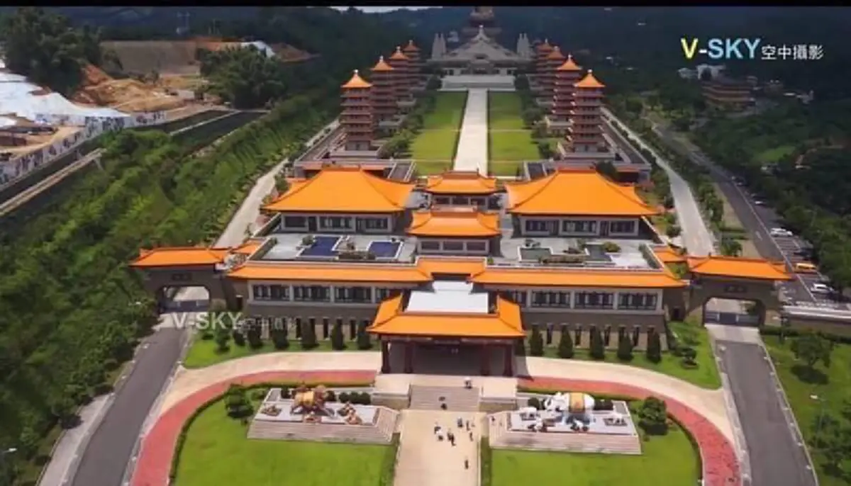 อย่างกะฝาแฝด!!! "วัดฝองกวงซัน"ไต้หวัน วัดพี่วัดน้องพระธรรมกาย...เพจติ่งซัดคนไทยหัดดูบ้างพุทธแท้พุทธเทียมเป็นไง วัดไม่เคยเข้าอย่าเอาแต่ด่า!!