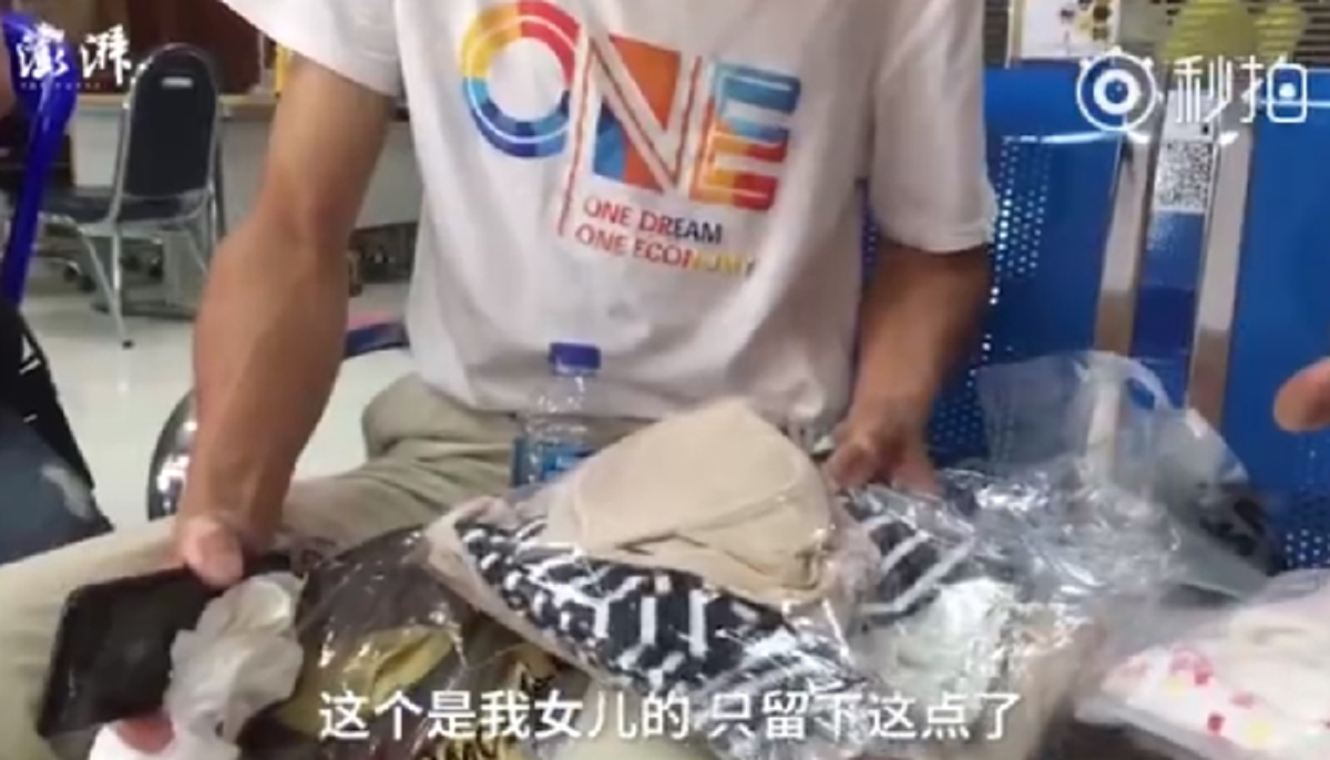 ผมต้องเตรียมเสื้อผ้าให้พวกเขาทุกคน !! ชายชาวจีนเผย มาเที่ยวภูเก็ตกับครอบครัวด้วยกัน 5 คน รอดชีวิตแค่คนเดียว เหตุเรือฟินิกซ์ล่ม !! (คลิป)