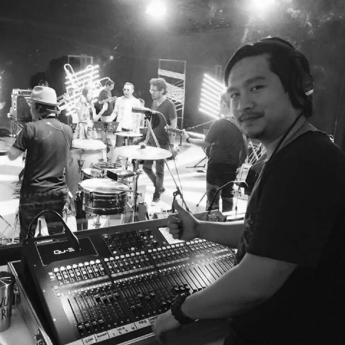 ชื่นชมกันทั้งประเทศ!! เปิดประวัติ "ทีมนักดนตรี" ผู้อยู่เบื้องหลังรายการ The Voice Thailand เล่นได้ทุกเพลง แม้ไม่ได้เตรียมมา แต่ละคนไม่ธรรมดา