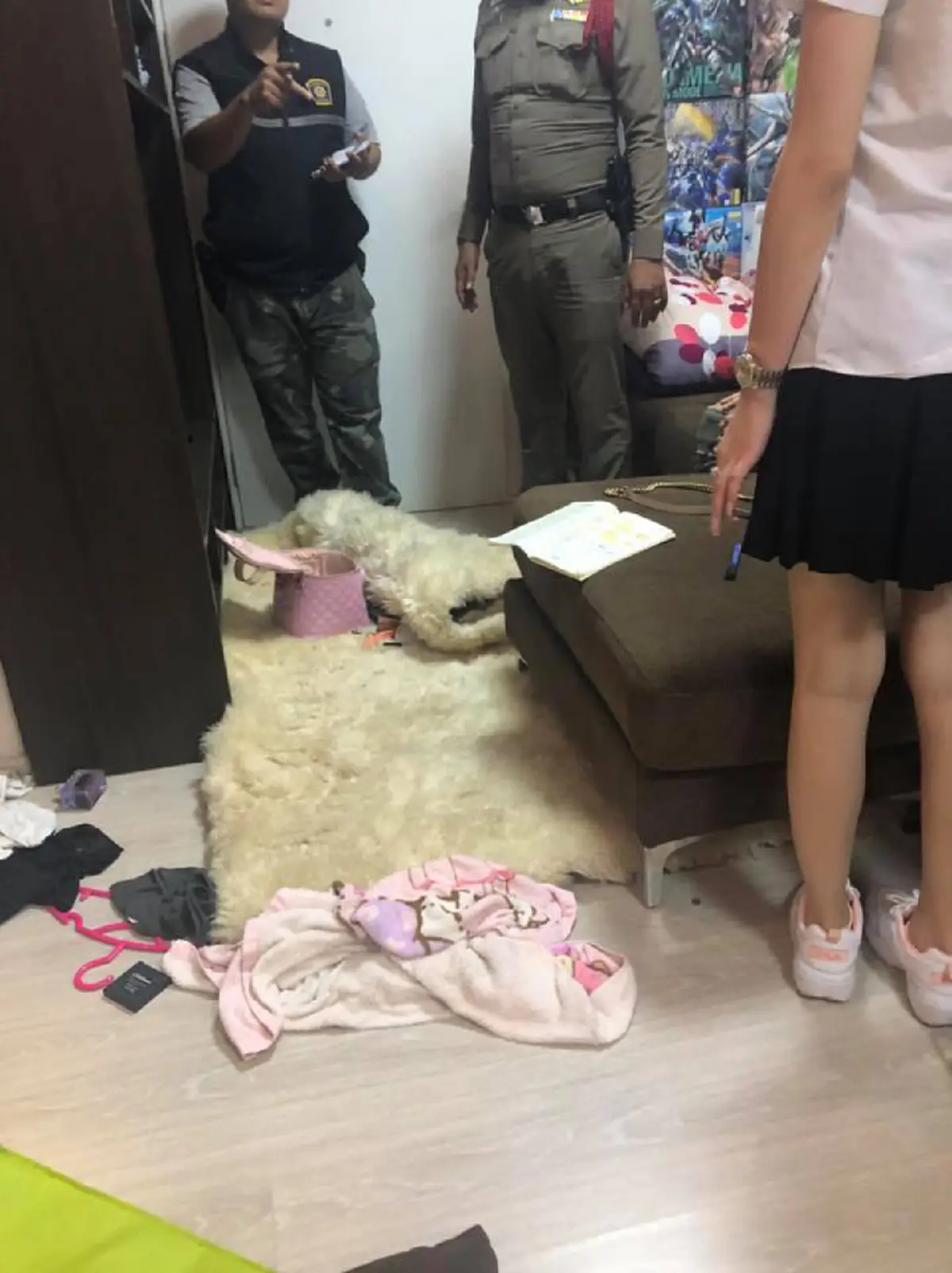 มาเอาเงินที่เราได้เลย! สาวสวยสุดช้ำ แฟนเอาผู้หญิงมากกถึงห้องตัวเอง โดนจับได้หอบข้าวของหนี ตั้งรางวัลนำจับให้ 1 ล้าน!