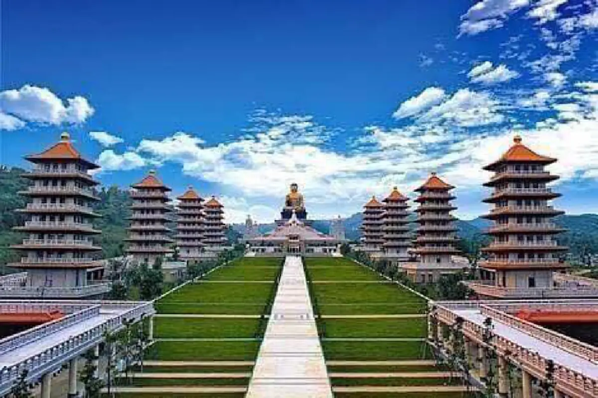 อย่างกะฝาแฝด!!! "วัดฝองกวงซัน"ไต้หวัน วัดพี่วัดน้องพระธรรมกาย...เพจติ่งซัดคนไทยหัดดูบ้างพุทธแท้พุทธเทียมเป็นไง วัดไม่เคยเข้าอย่าเอาแต่ด่า!!