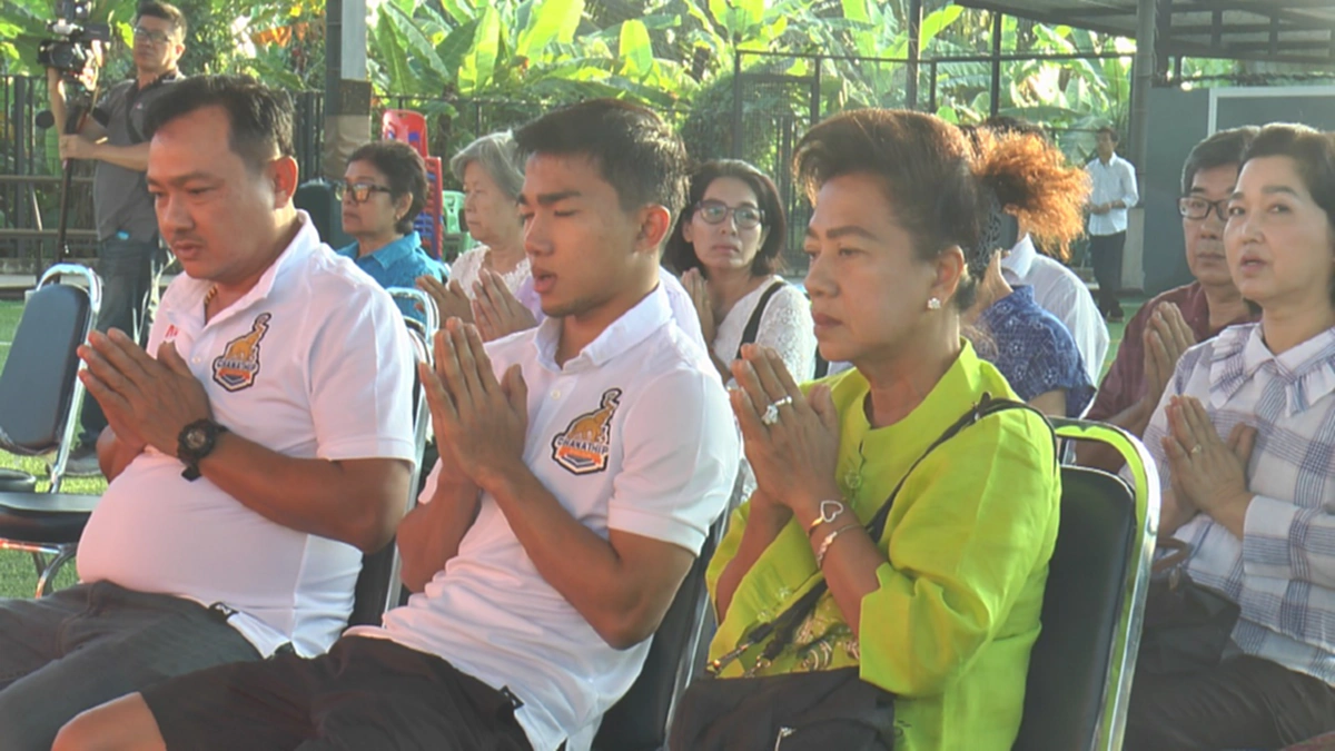 สานฝันลูกหลานไทย! "เมสซี่เจ"ทุ่ม 40 ล้าน เปิดศูนย์ฝึกฟุตบอลเยาวชน เผย"พอตื่นมาเราเห็นสนามของตัวเองจะรู้สึกหายเหนื่อย"!(คลิป)