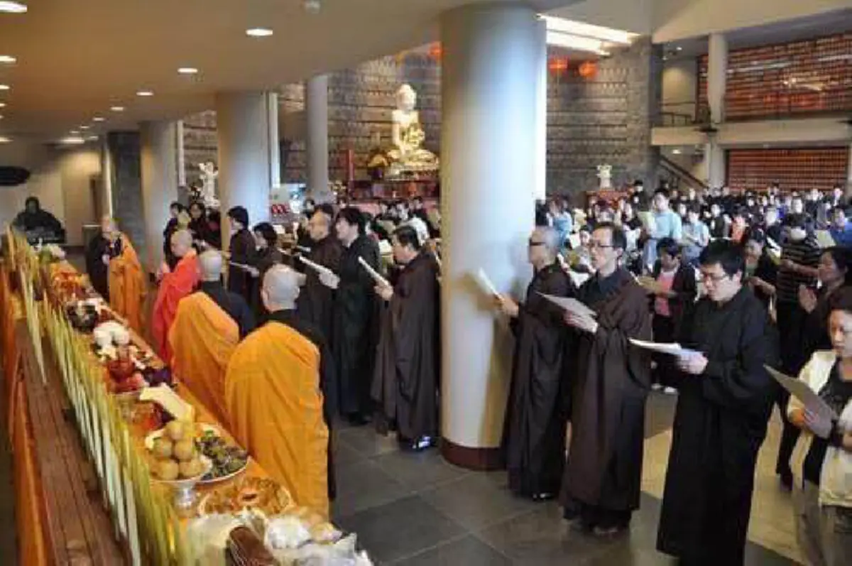 อย่างกะฝาแฝด!!! "วัดฝองกวงซัน"ไต้หวัน วัดพี่วัดน้องพระธรรมกาย...เพจติ่งซัดคนไทยหัดดูบ้างพุทธแท้พุทธเทียมเป็นไง วัดไม่เคยเข้าอย่าเอาแต่ด่า!!