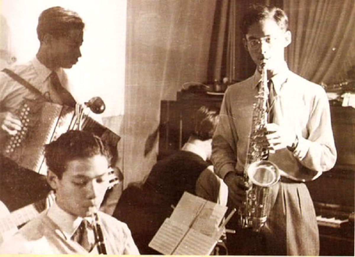 ๖ พ.ย. วันแซกโซโฟนโลก กับ เรื่องเล่าสุดประทับใจ...ในหลวง ร.๙ ทรงเลี่ยงคำสั่งแพทย์ “ห้ามเป่าแซกโซโฟน” !!! #พระมหากษัตริย์อัครศิลปิน