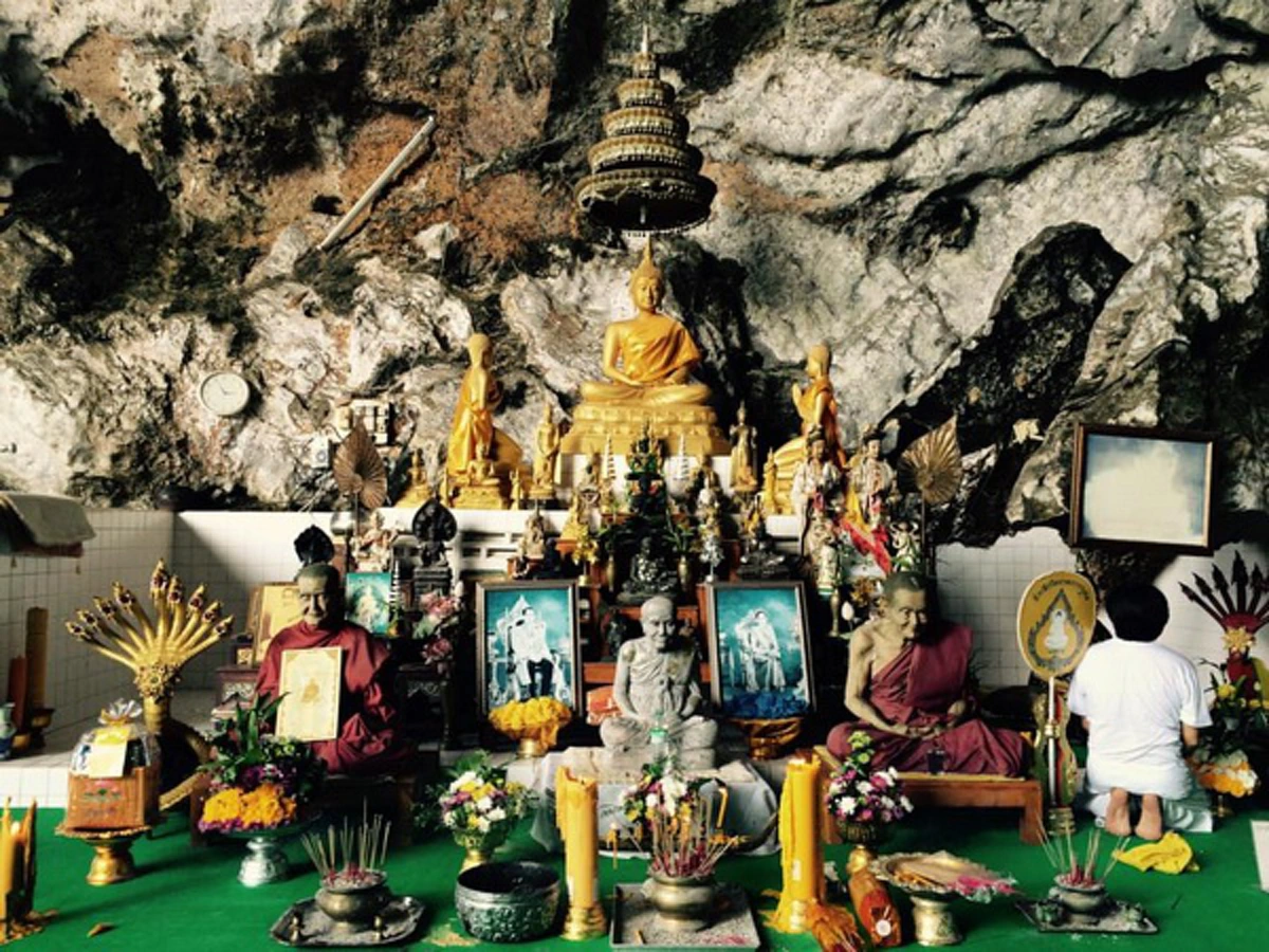 ฮือฮา!! พญานาคเข้าฝันนำทางไปพบรอยพระพุทธบาทยักษ์ในถ้ำ หลังเจ้าตัวเคยท้าทายสิ่งศักดิ์สิทธิ์ไว้
