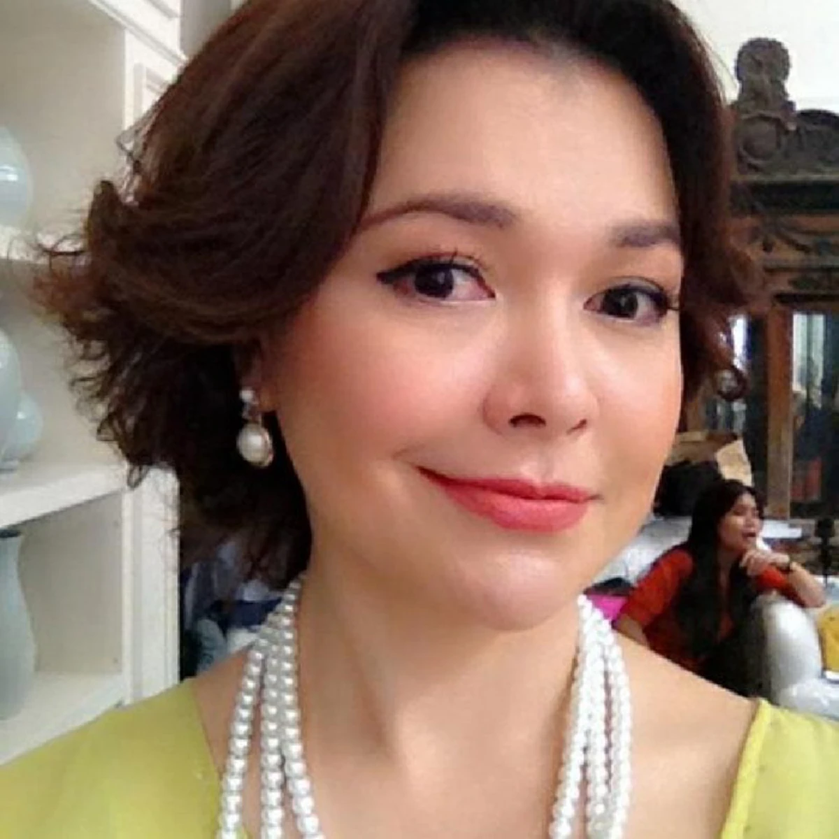 ไม่ใช่วัด ไม่ใช่พุทธ!!! หมู-พิมพ์ผกา จวกหนักธาตุแท้ "ธรรมกาย" ปล้นเงินมาเสวยสุข บนความทุกข์ประชาชน พอลัทธิใกล้สลายใช้เด็กออกมาเป็นโล่!!!