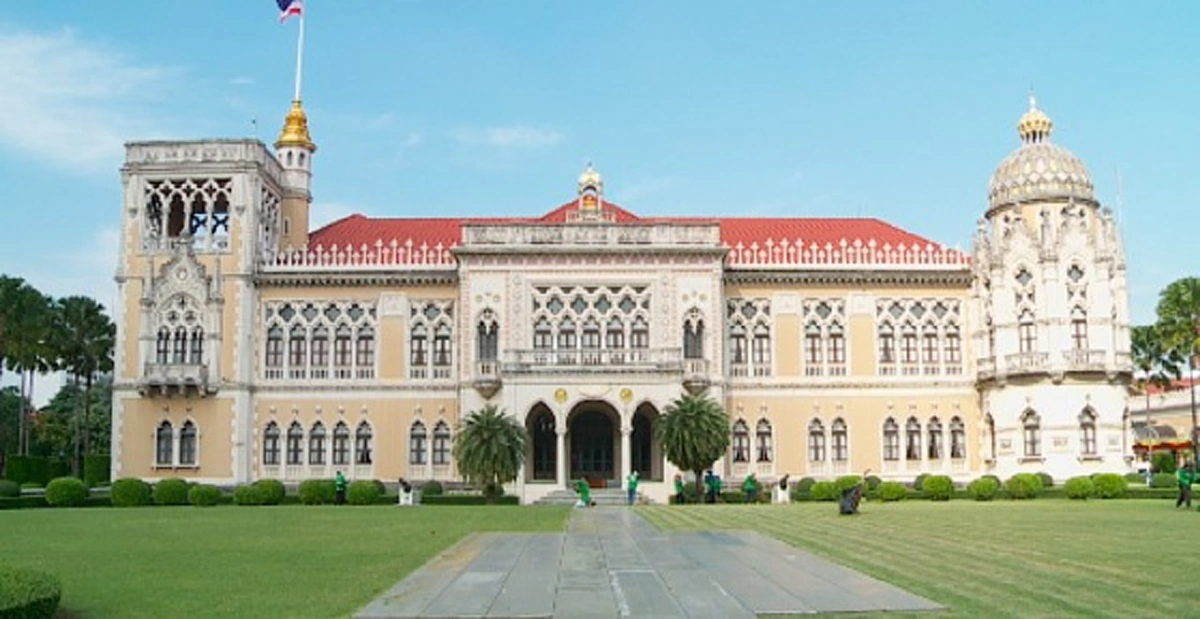 นายกเป็นคนตลก!!! "ลุงตู่" งัดมุกใหม่ มาเหนือเมฆยกสแตนดี้ตัวเองให้นักข่าว ใครอยากถามการเมือง-ความขัดแย้งเชิญ!!!