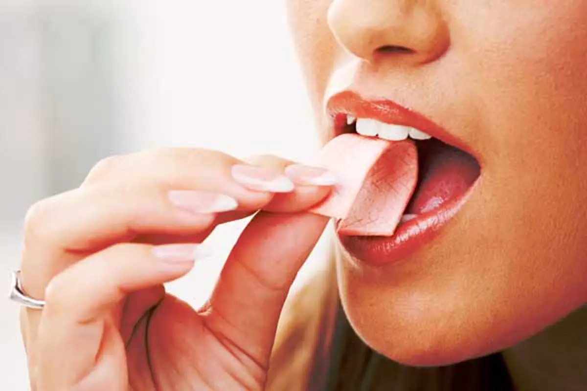 เกิดมาเพิ่งเคยจะรู้ ??  คุณรู้หรือไม่ เคี้ยวหมากฝรั่งช่วยอาการหูอื้อ-หูดับแถมลดเหนียง อย่างน่าเหลือเชื่อ!! แชร์แล้วทำตามด่วน?? (ชมคลิป)