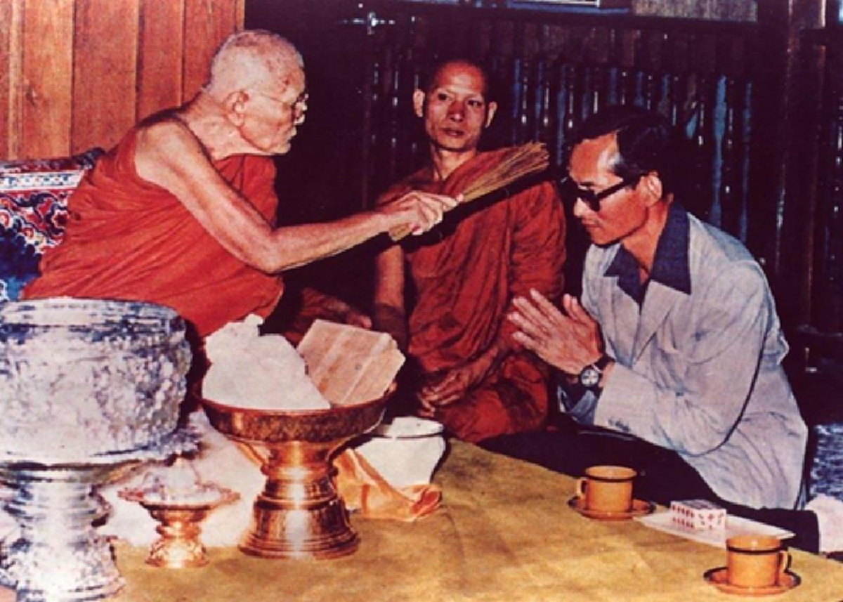 พระอริยสงฆ์ผู้มากล้นบารมี และเปี่ยมด้วยเมตตาธรรม !!! ปาฏิหาริย์ในงานสวดอภิธรรมศพ "หลวงปู่แหวน" ที่โด่งดังเป็นข่าวพาดหัวทั่วโลก !!!