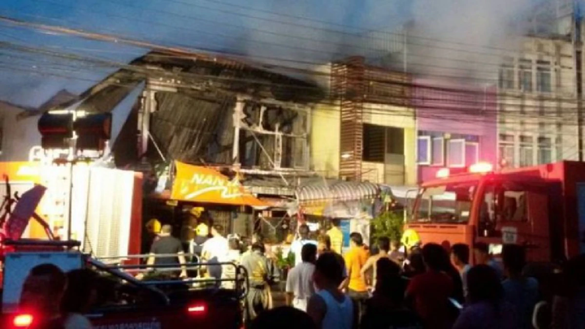 เศร้าสลดอีกแล้ว!! ไฟไหม้ตึกแถวย่านบางแค คุณตาวัย 75 เปิดประตูร้องตะโกนร้องสุดชีวิตเรียกคนช่วย เพลิงสงบถึงปล่อยโฮเจอศพญาติในบ้าน!!?! (คลิป)