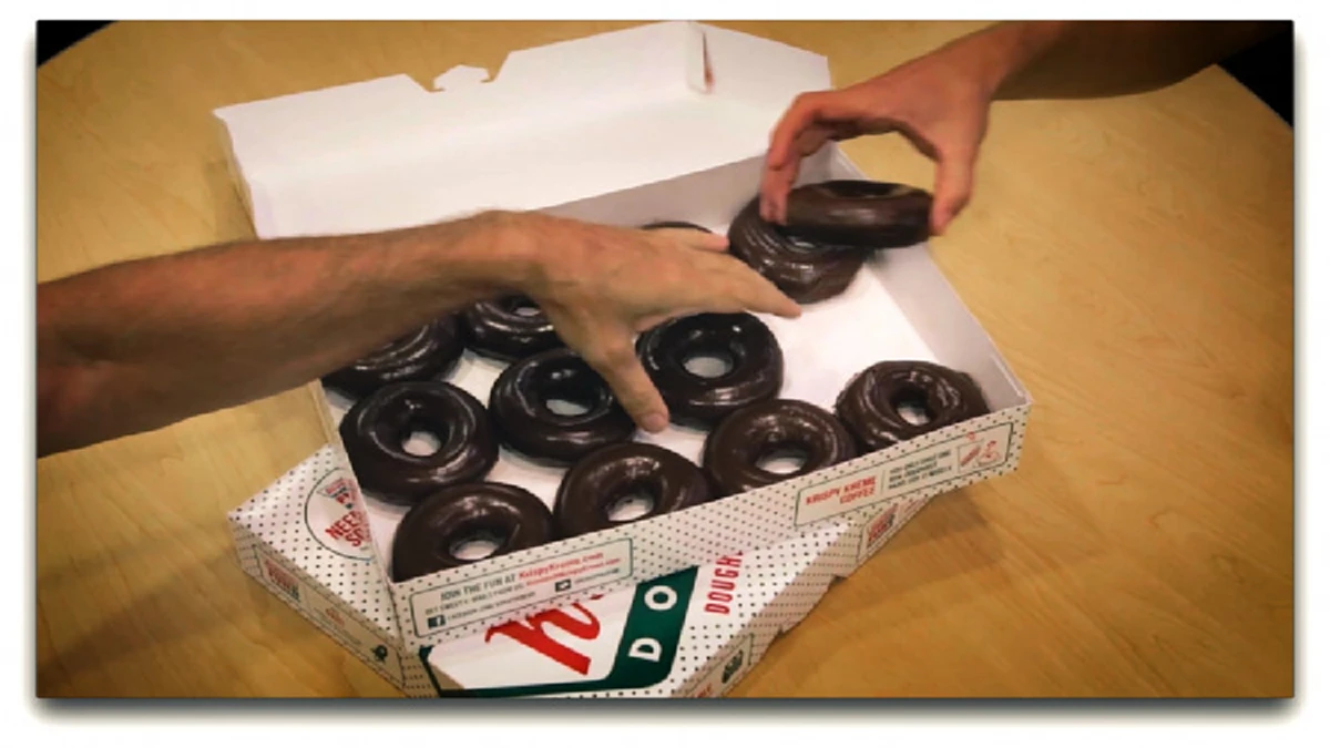 ใกล้เข้ามาอีกไม่กี่ ชม.เตรียม Countdown สู่สุริยุปราคาเต็มดวงในสหรัฐฯ KrispyKreme ทำโดนัท สีดำเนื่องในวันนี้จำหน่าย