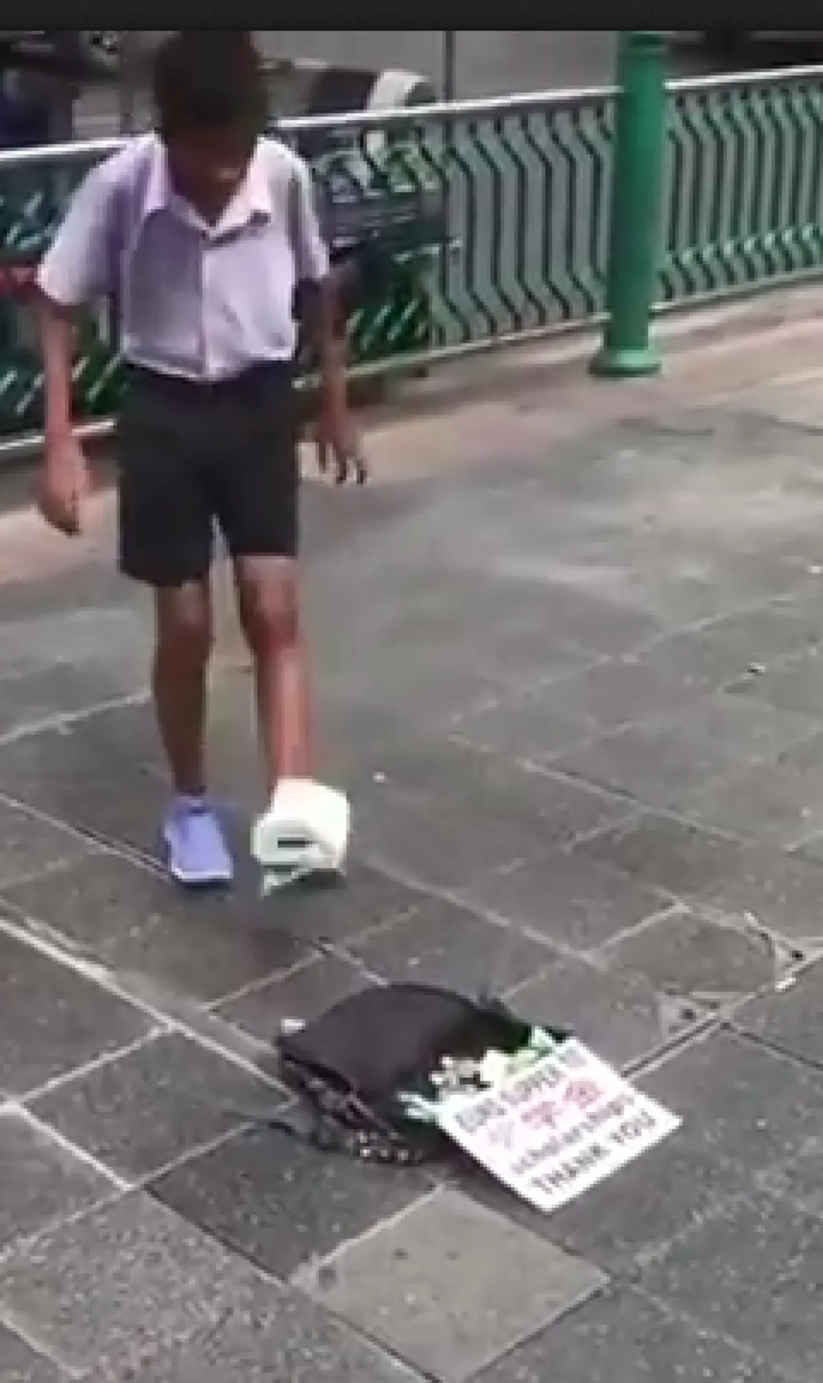 หนุ่มน้อยโชว์เดาะทิชชู่แทนฟุตบอล เทพไม่แพ้มืออาชีพ
