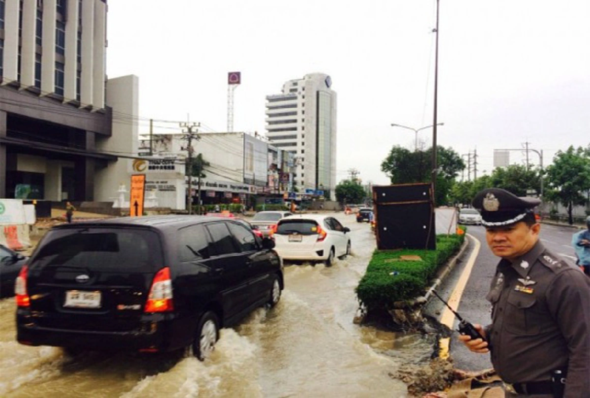 อนิจจัง..กลับตาลปัตร!! "โจอี้ บอย" มองความจริงเหตุฝนหนัก ทำไมน้ำต้องท่วมกรุงฯ ฟังแล้วสะอึกโดนทุกดอก.. #ทำไงได้ ใจเย็นๆ เดี่ยวก็ลดเอง??