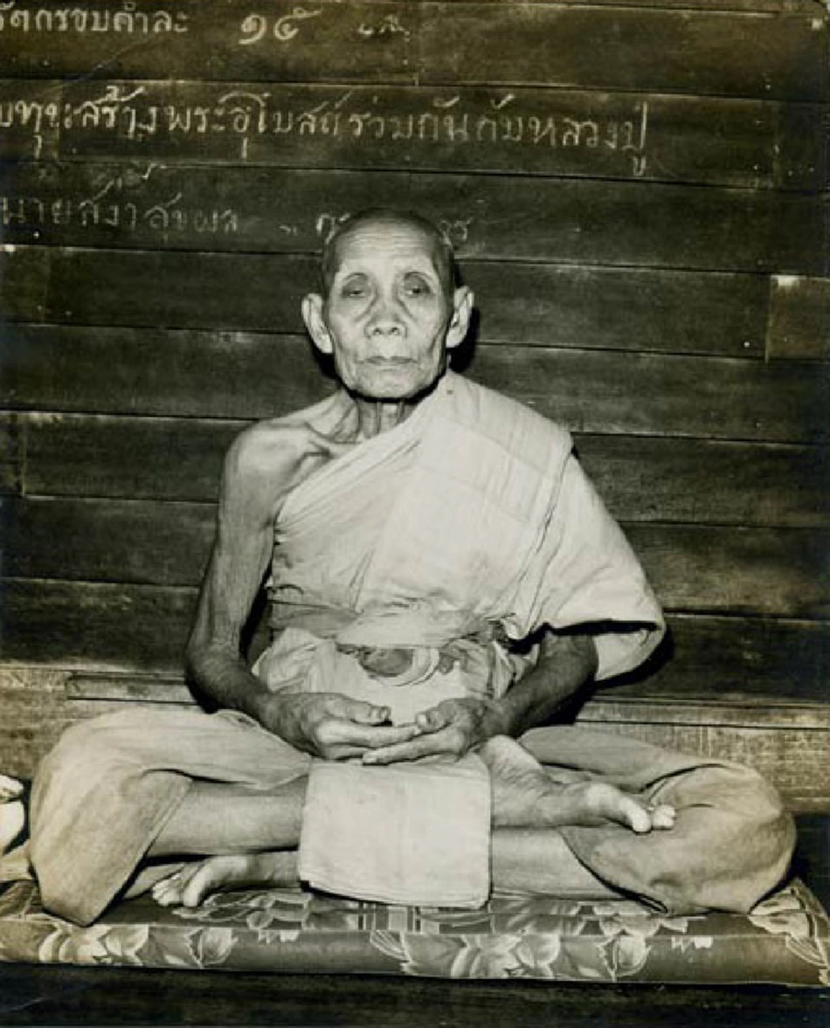 ปาฏิหาริย์หลวงปู่สี!! แม้แต่พญานาคที่วัดถ้ำเขาบุญนาค ยังขึ้นมาขอให้ช่วยดูแลถ้ำ เผย..อิทธิบารมีหลวงปู่สี ทำให้พบพระพุทธรูปโบราณอยู่ในสระน้ำ!!