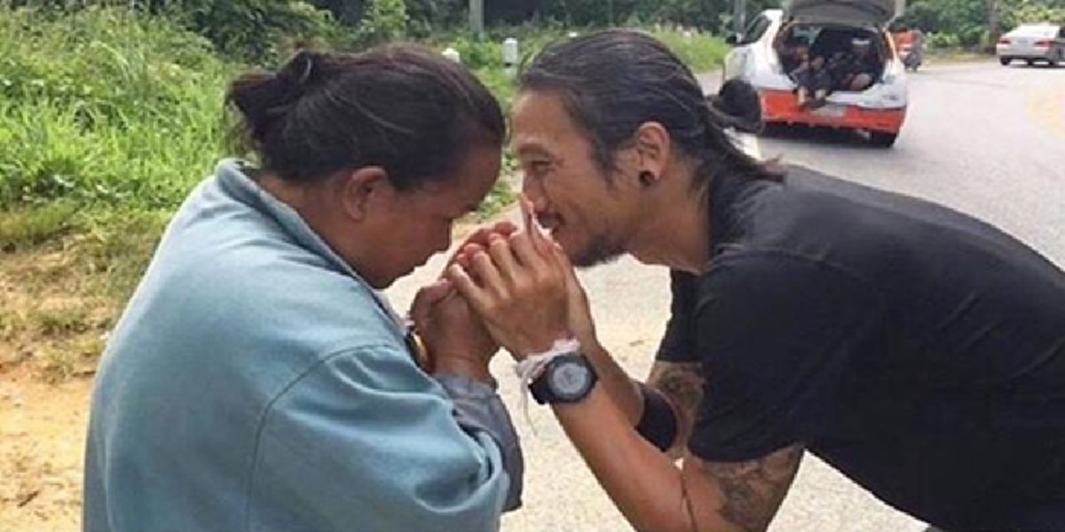 เงินมีค่าสำหรับคนบริจาค ต้องรับด้วยความนอบน้อม...ภาพความทรงจำตูนบอดี้สแลม ที่ปลายด้ามขวาน วิ่งวัน4ยอดพุ่งเกือบ70ล้าน