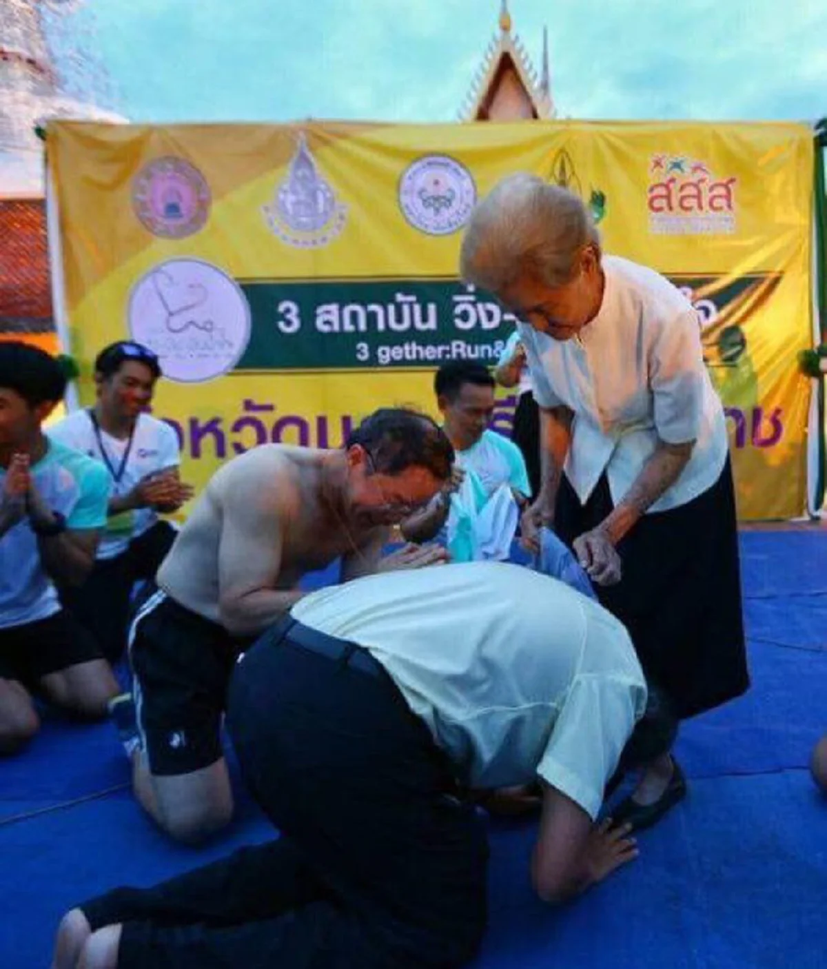 เขาให้1ล้านช่วยผู้ป่วย ประมูลเสื้อให้แม่ผมอีก2แสนแล้วเขาก็ก้มกราบเท้า นพ.สิทธิโชค เล่าเมื่อจิมมี่ ชวาลา ให้เก็บป้ายบริจาคไม่ต้องถ่ายรูปโชว์