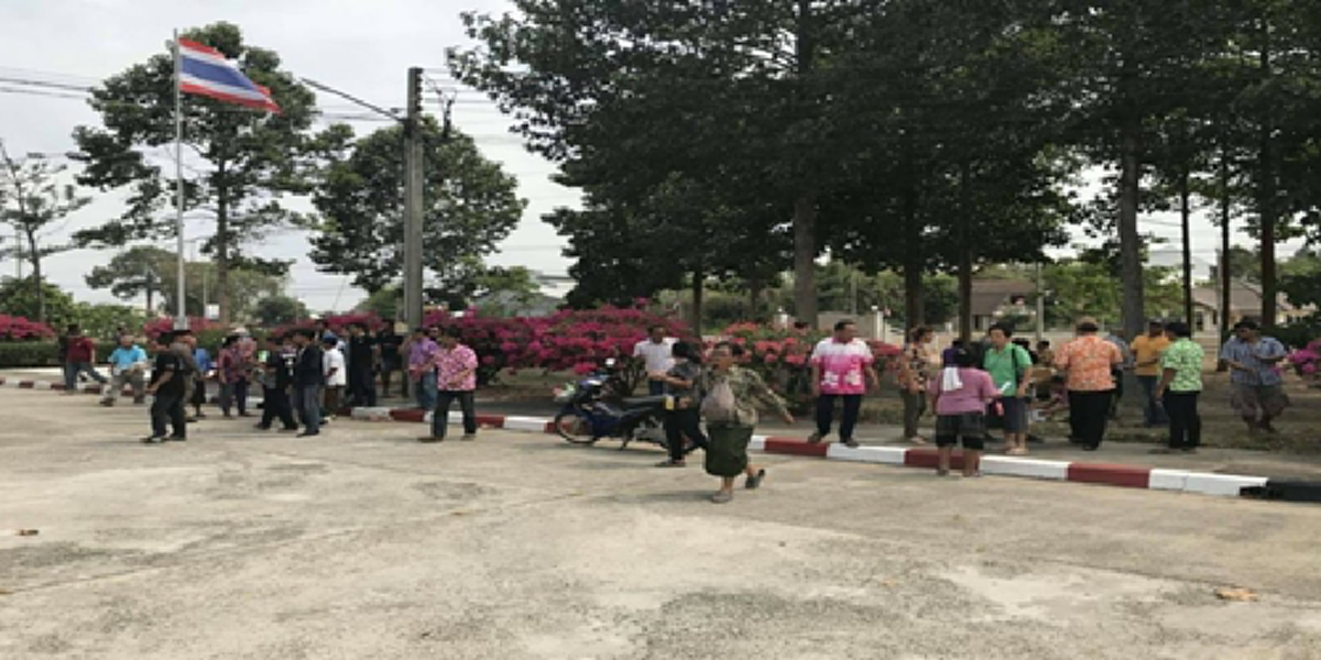 เด้งแล้ว?!? รองผกก.สุดกร่าง!!!ออกตรวจป้อมลงโทษลูกน้อง ชกนายกอบต.ปากแตก ชักปืนขู่ชาวบ้าน พังจุดบริการที่ปชช.ออกเงินช่วยกันสร้าง(มีคลิป)