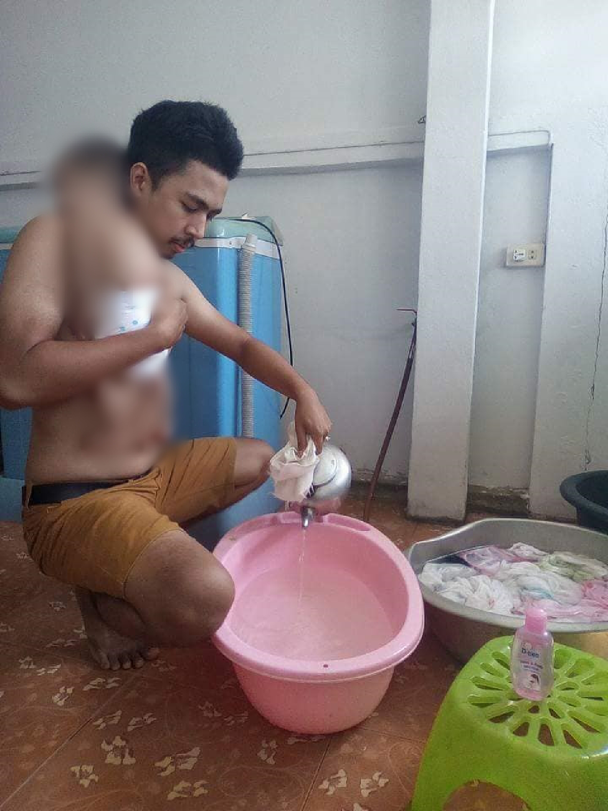 พ่อใบเลี้ยงเดี่ยว เลี้ยงลูกสาวป่วยตั้งแต่5เดือนจนโตน่ารัก ภรรยาไปมีแฟนใหม่ไม่เคยหา กลัวมาฟ้องพรากลูก