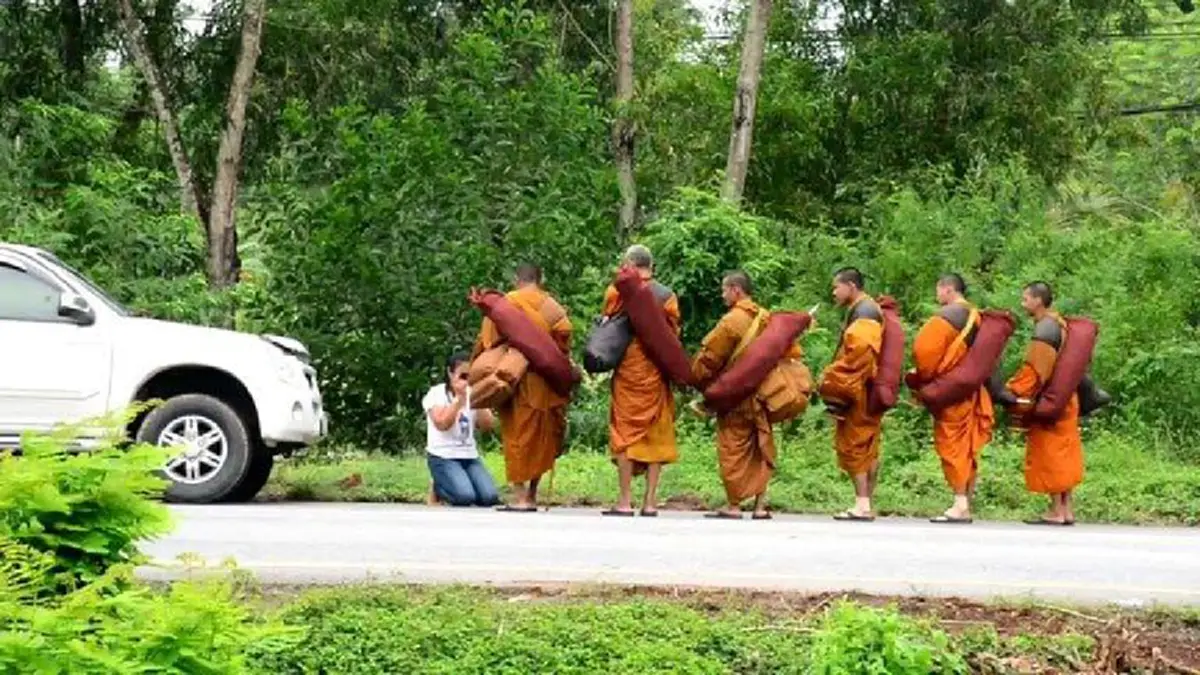 เปิดประวัติพระสมโชค เจ้าอาวาสวัย 38 สมณศักดิ์พระใบฏีกา เคยเดินเท้ามากราบพระบรมศพในหลวงร.9