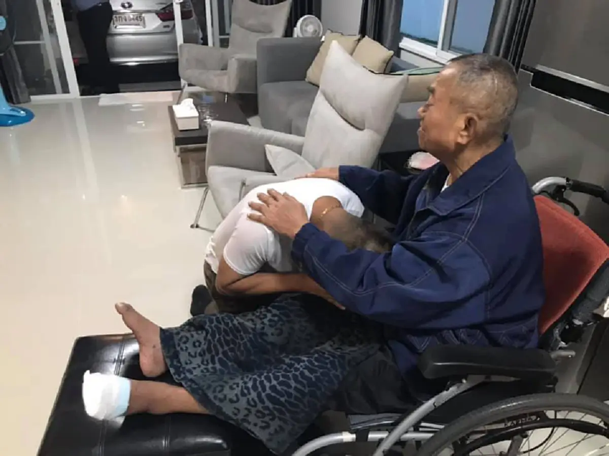 มุมน่ารักบิ๊กโจ๊ก พาแม่อดีตครูสอนภาษาจากสงขลามารพ.วิชัยยุทธ เห็นภาพรู้ที่มาโจ๊ก(ยิ้ม)หวานเจี๊ยบ