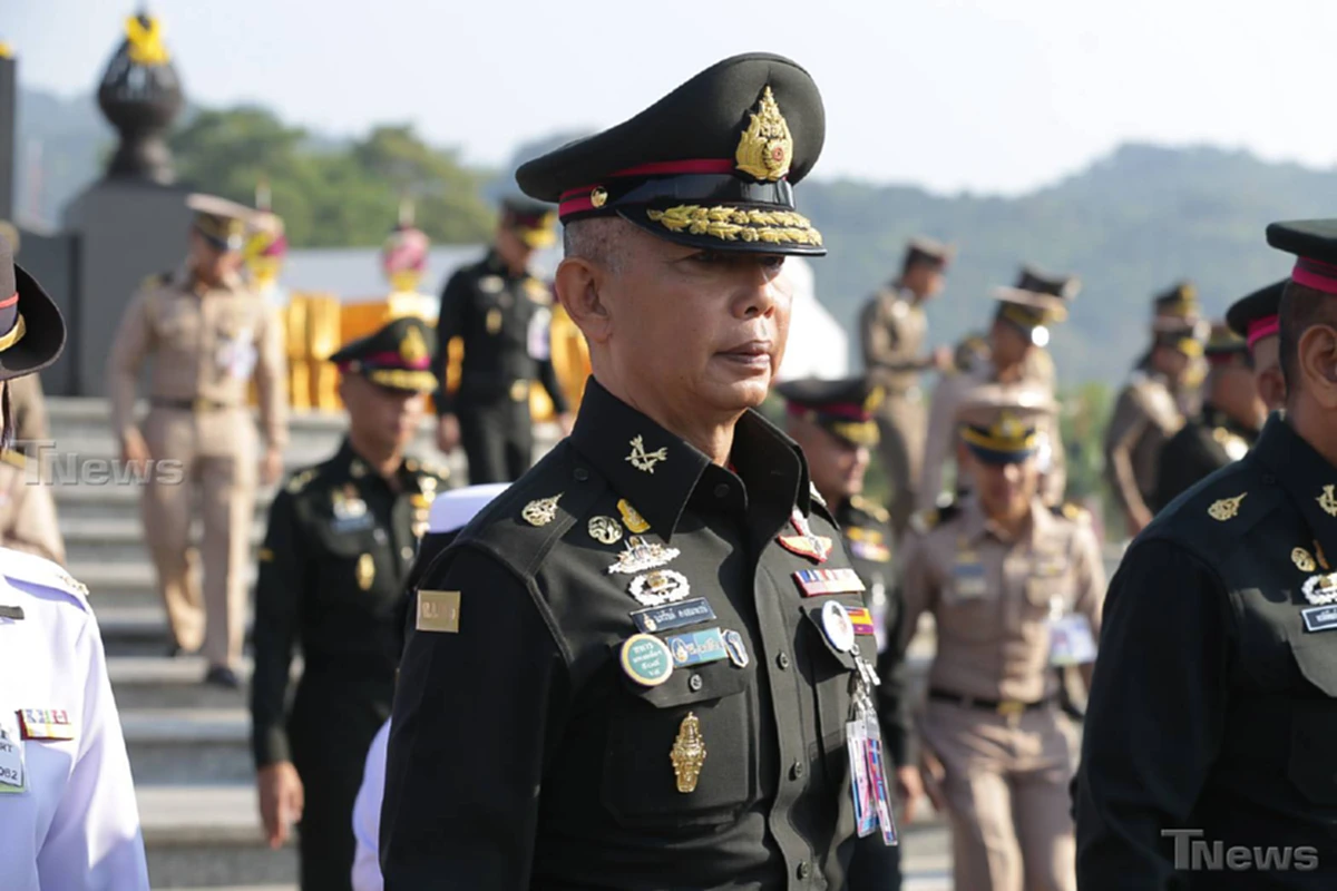 พลเอกอภิรักษ์ คงสมพงษ์ ผู้บัญชาการทหารบก