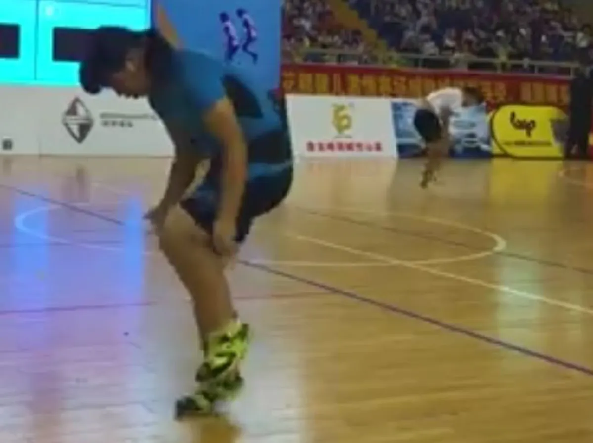 สุดยอด!! เด็กหญิงจีน แข่งกระโดดเชือกไว ทำลายสถิติโลก คนดูยิ่งฮือฮา 30 วินาที กระโดดได้ 206 ครั้ง (คลิป)