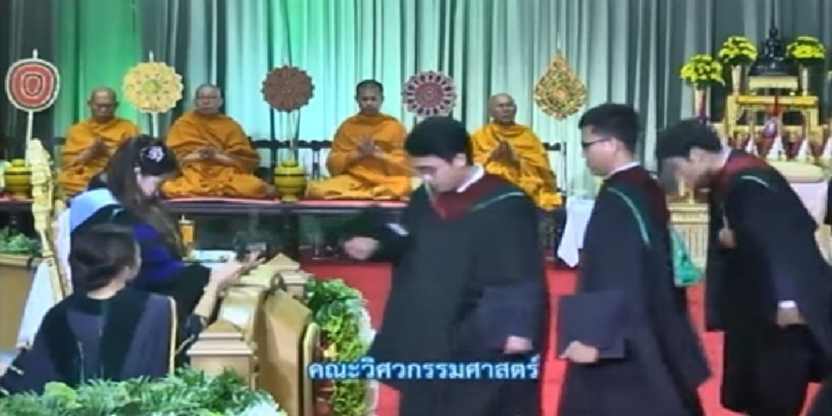 ลูกของพ่อ-น้องของพี่!!!ย้อนภาพคนไทยสุดซาบซึ้ง“ฟ้าหญิงจุฬาภรณ์”ทรงสวมกอด“ในหลวงร.10”พระเชษฐา-ออกรับใช้เบื้องพระยุคลบาทตั้งแต่อายุ14???