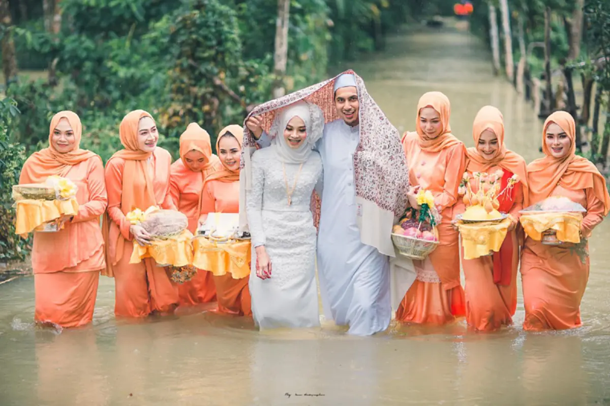 ช่างภาพโพสต์เรื่องราวประทับใจ เมื่อผมต้องไปถ่ายภาพแต่งงานในวันที่น้ำท่วมสูง