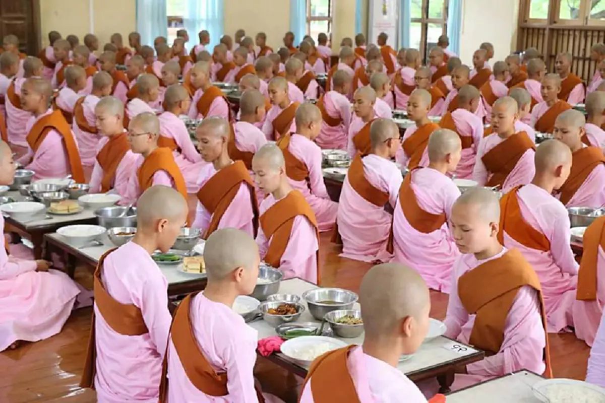 กราบสาธุยิ่ง! ชมวิถีปฏิบัติแม่ชีเมืองสะกาย เป๊ะทุกอย่าง แม้กระทั่งถอดรองเท้า