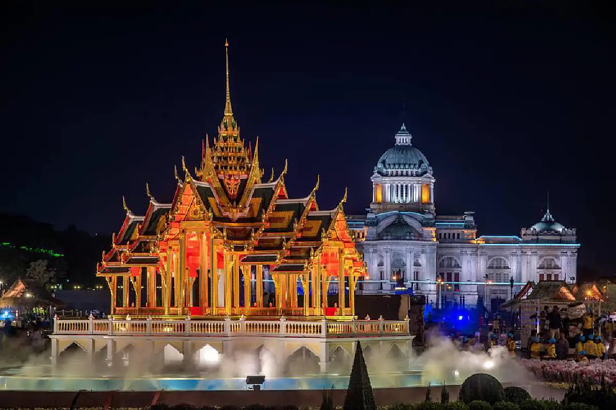 งดงามด้วยพระเมตตา สมเด็จพระเจ้าอยู่หัว พระราชทานกรมศิลป์สร้างเรือพระราชพิธี งานอุ่นไอรักฯ