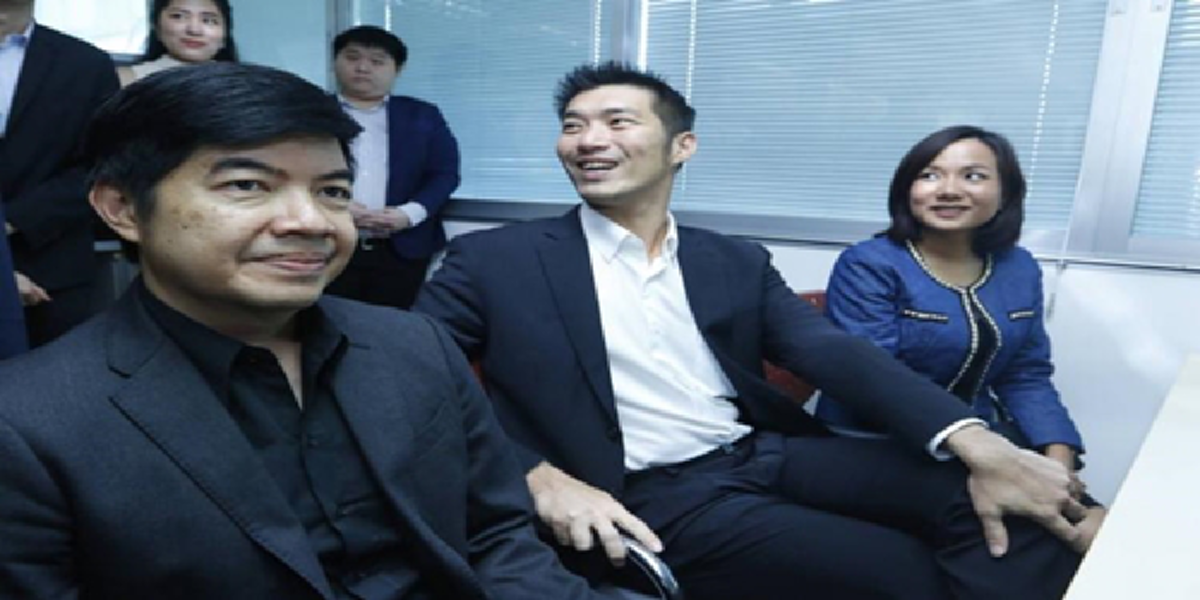 อนาคตใหม่ซีด!ธนาธร2กก.บห.พบอัยการลุ้นฝากขังคดีผิดพรบ.คอมพ์ ผวาหิ้วเข้าคุก